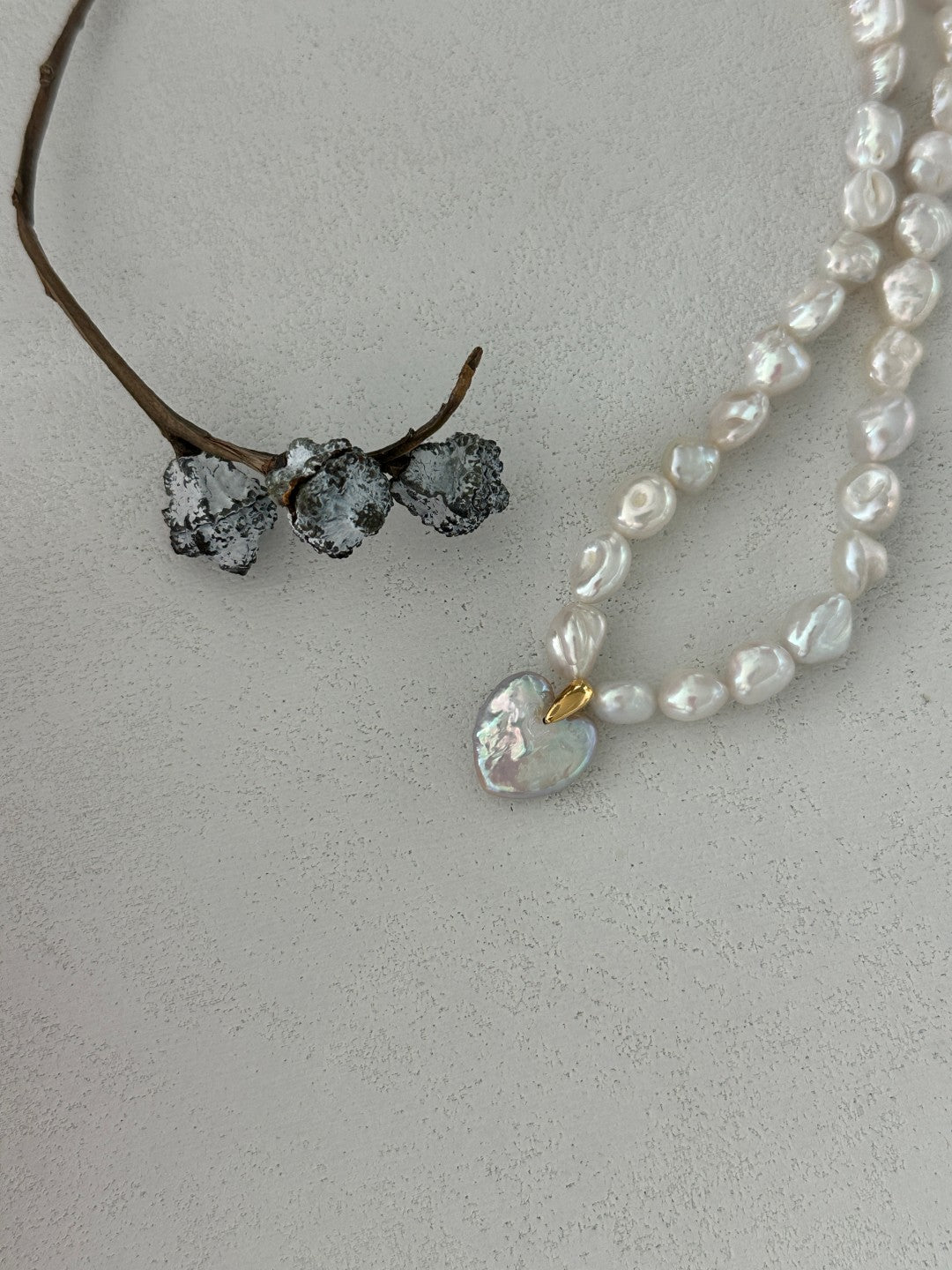 Gembea JewelryLove Pendant Shaped Baroque Pearl Beaded Necklace