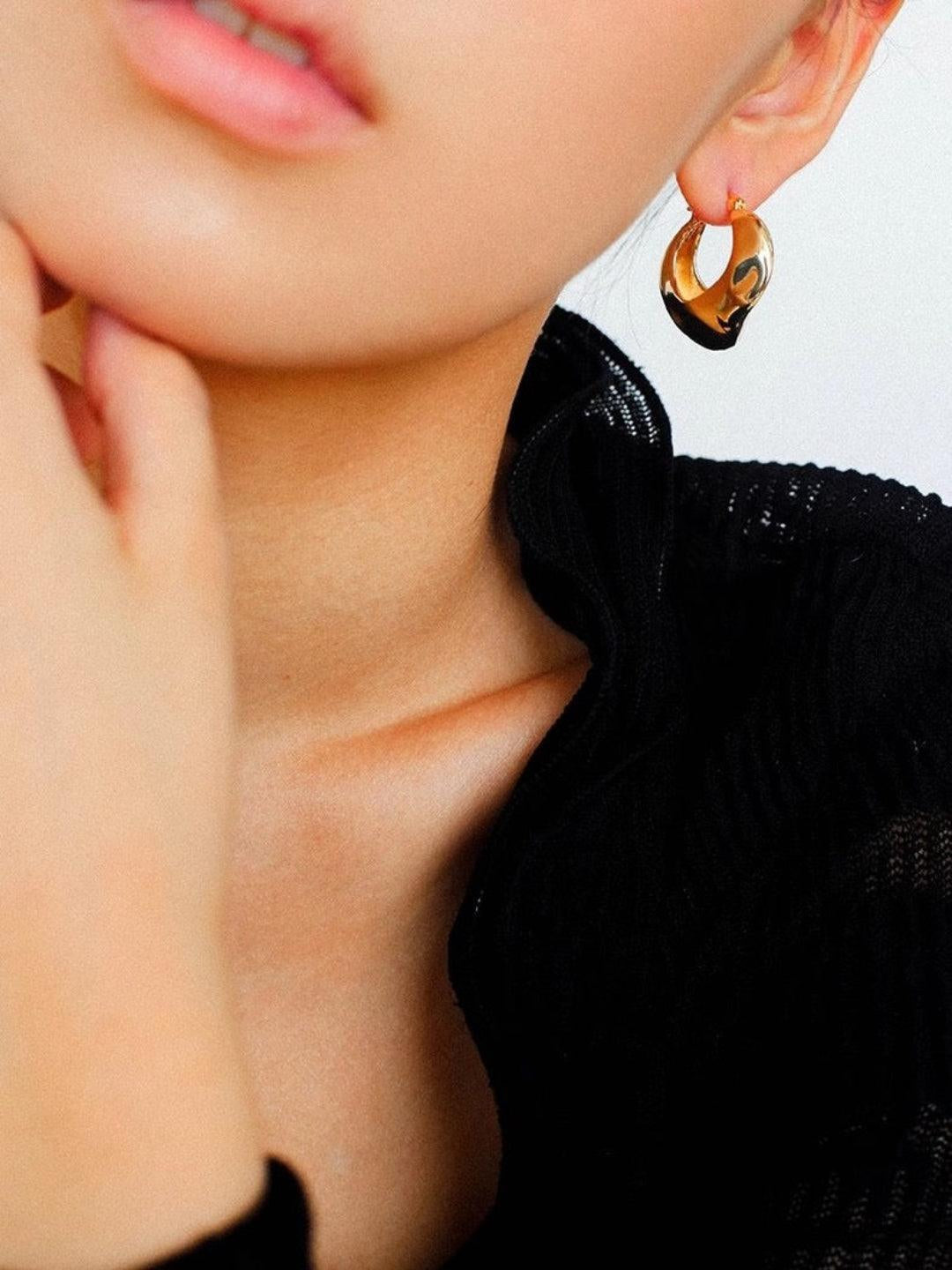 Commuter Twist Floral Geometric Metal Earrings - Gembea Jewelry