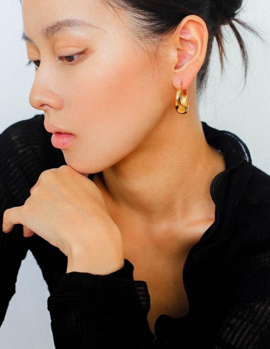 Commuter Twist Floral Geometric Metal Earrings - Gembea Jewelry