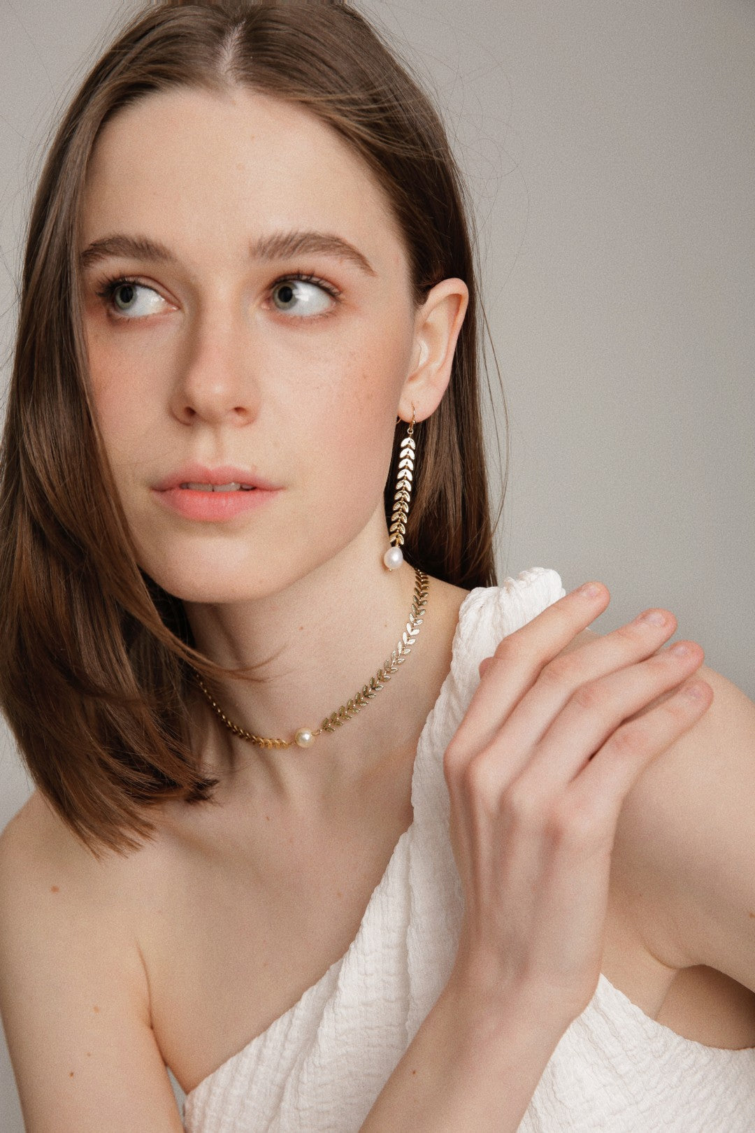Gembea Jewelry Love and the City Leaf Choker Necklace