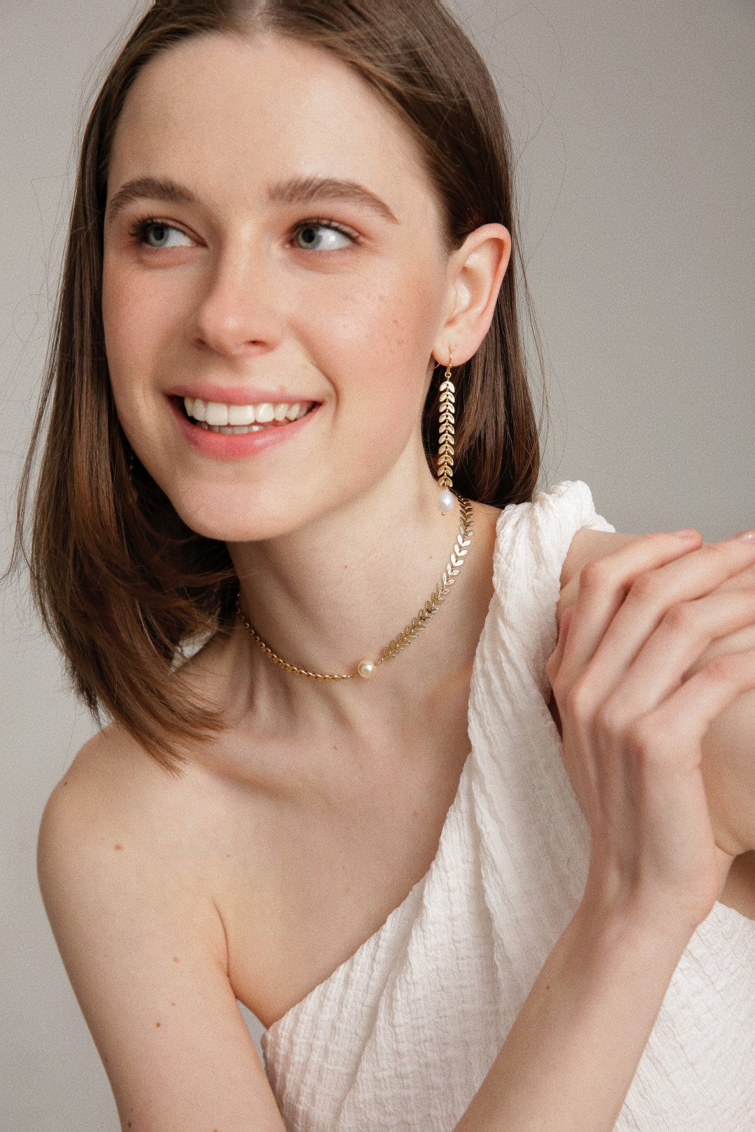 Gembea Jewelry Love and the City Leaf Choker Necklace