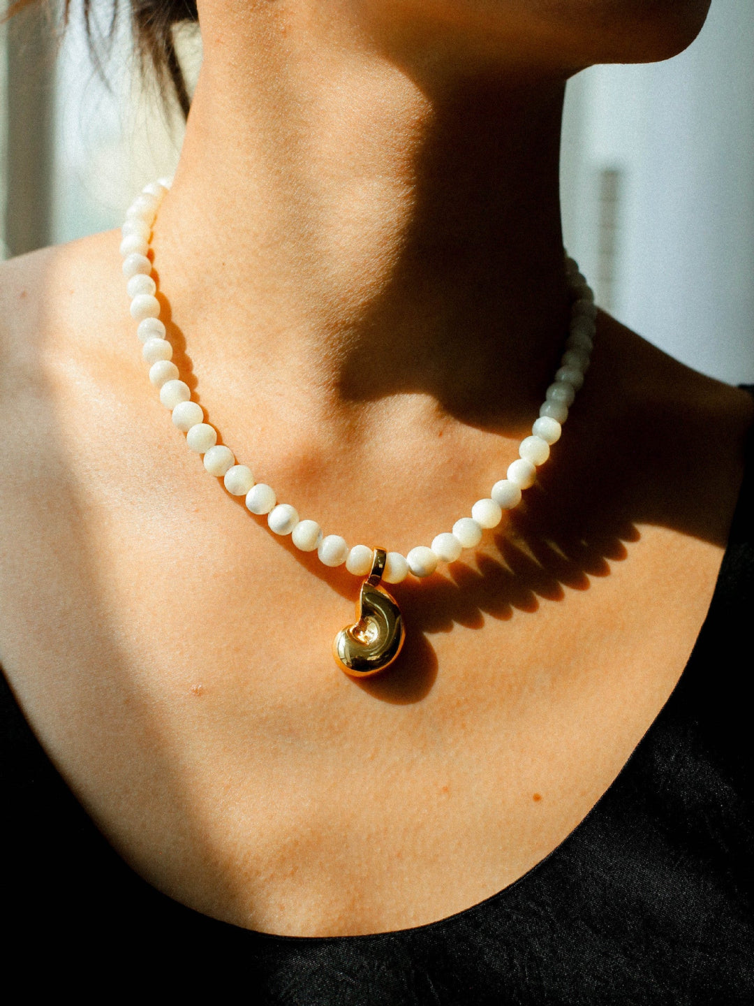Gembea Jewelry White Shell Beads Conch Pendant Necklace