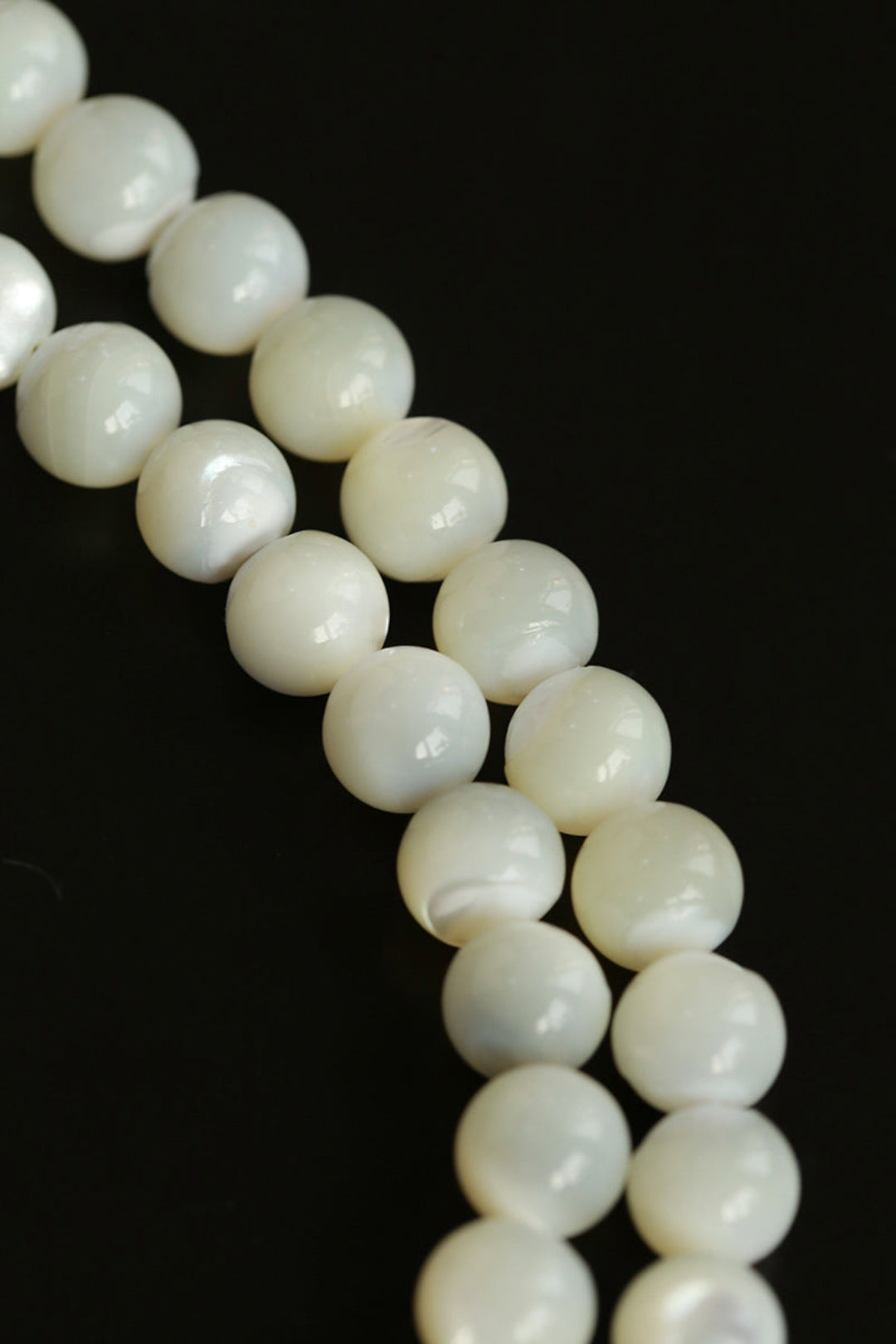 Gembea Jewelry White Shell Beads Conch Pendant Necklace