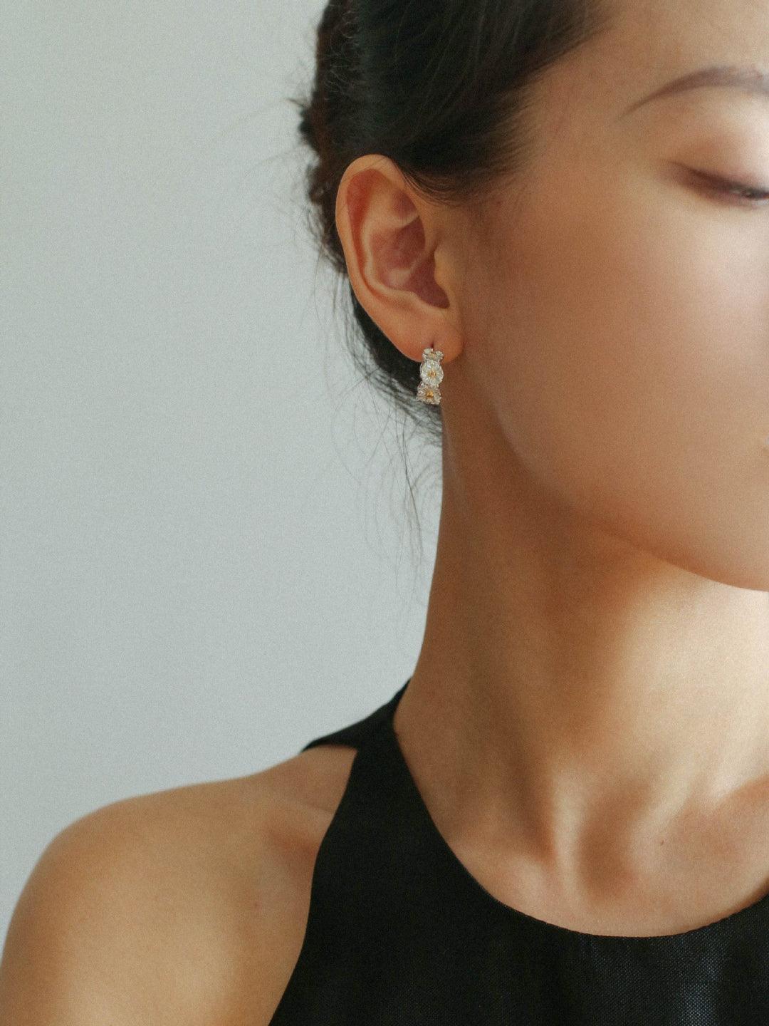 S925 Silver Little Daisy Earrings - Gembea Jewelry