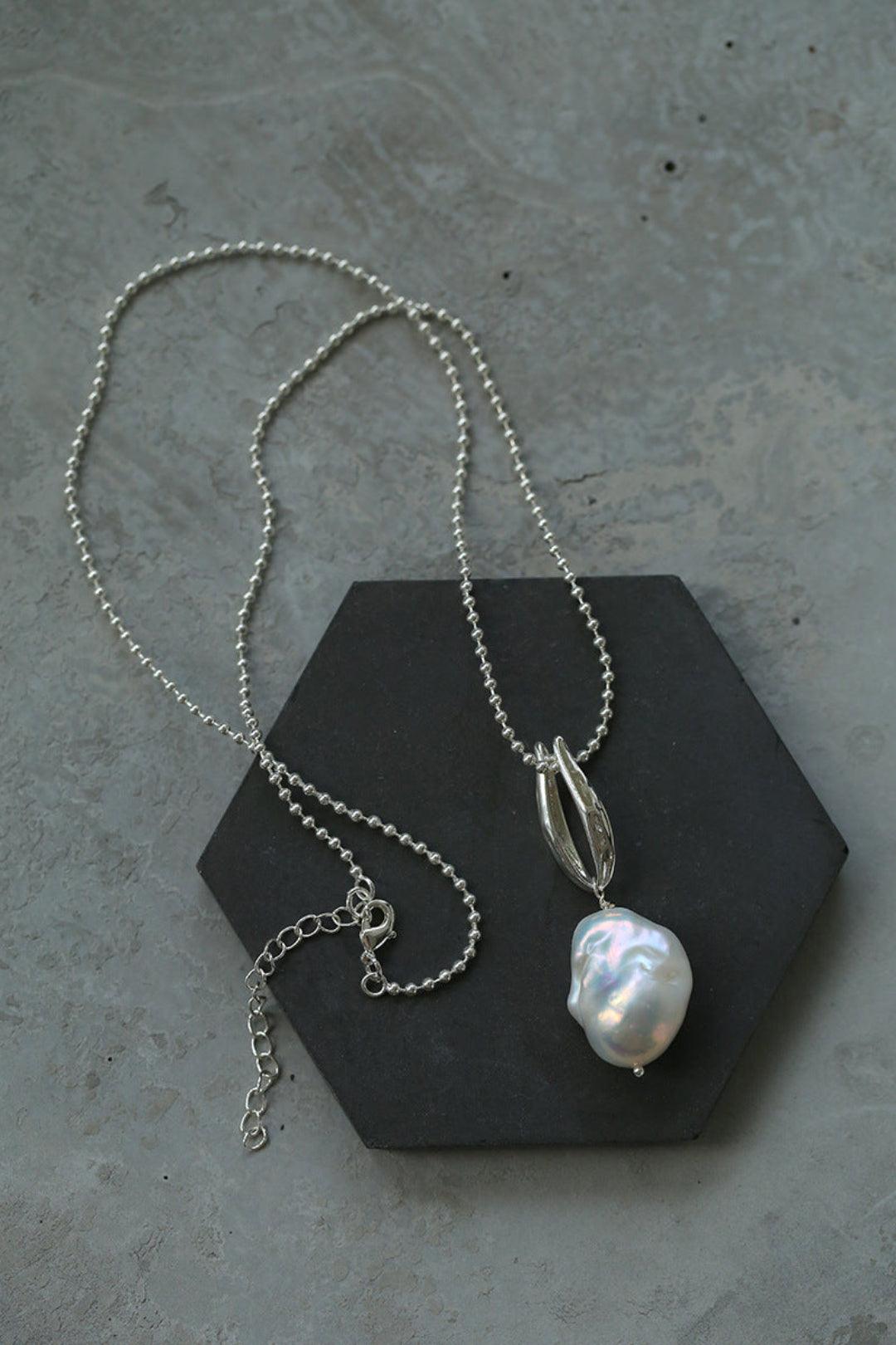 Willow Leaf Baroque Pearl Pendant Necklace - Gembea Jewelry