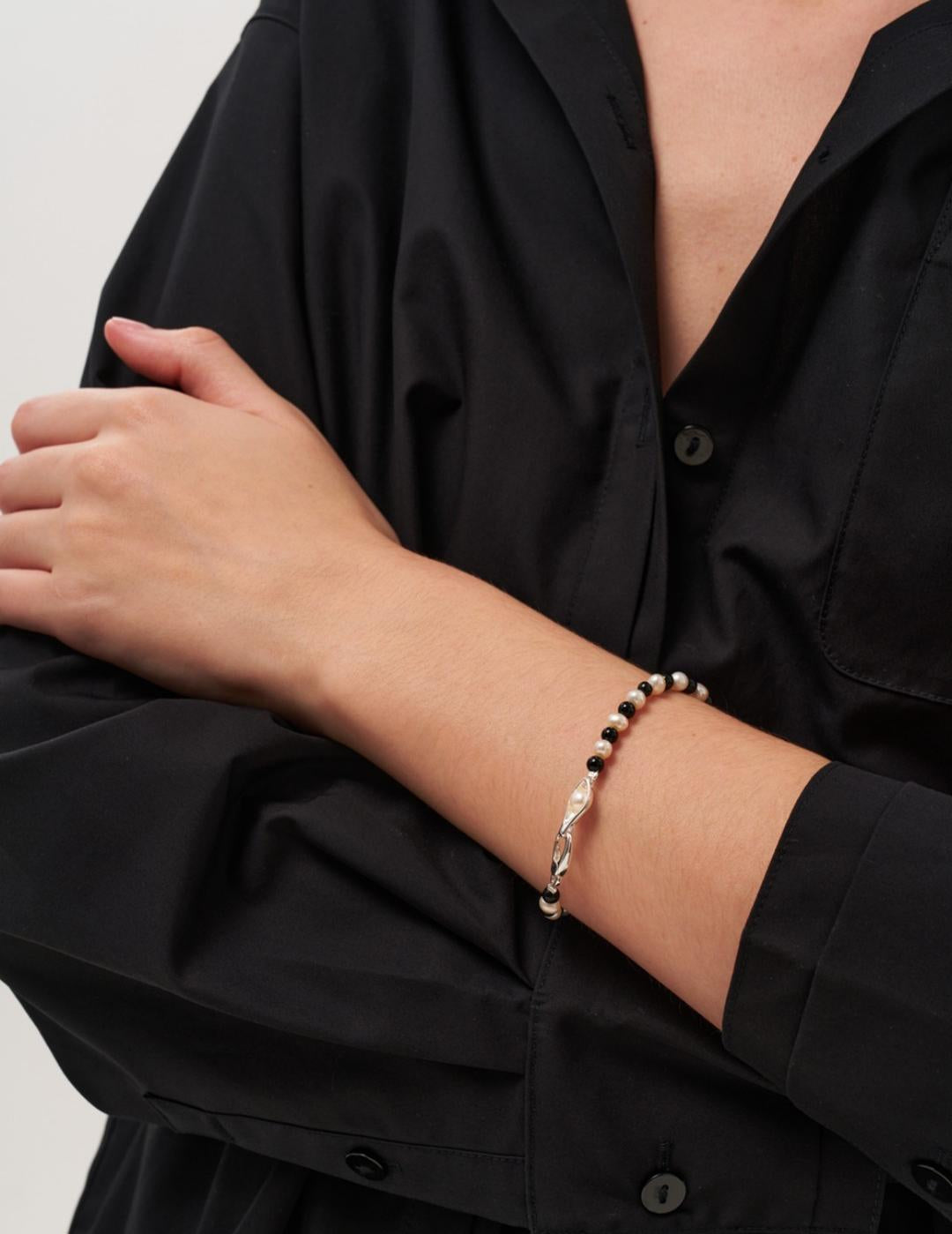 Bean Pod Black Agate Pearl Beaded Bracelet gembea jewelry