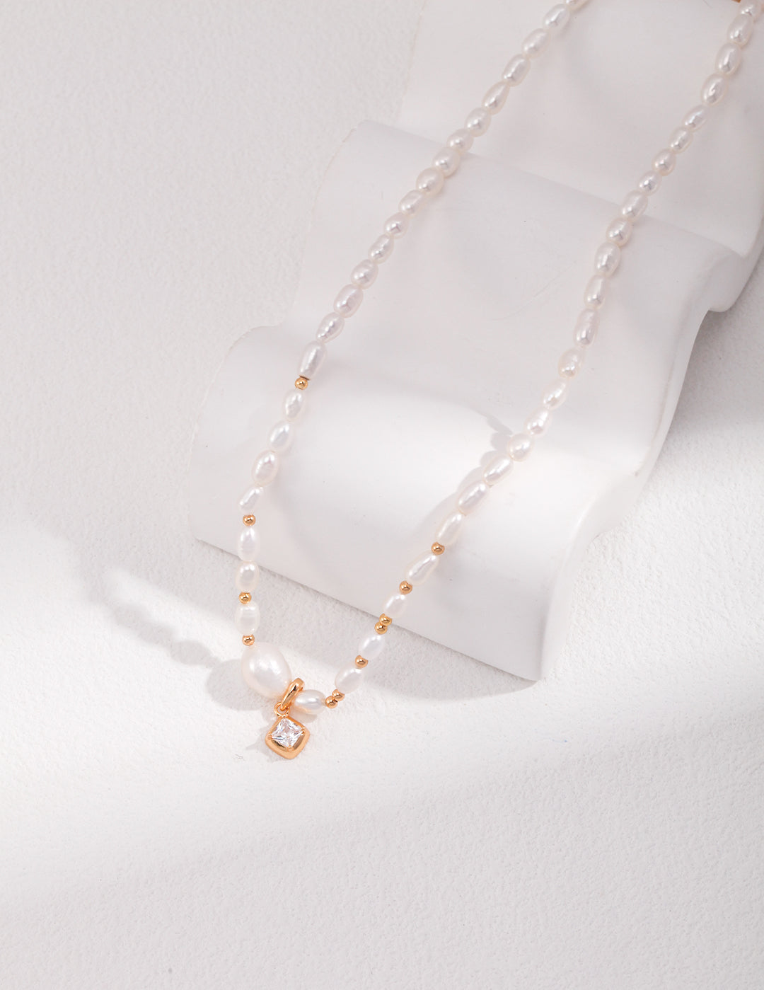 Zircon Pendant Pearl Necklace