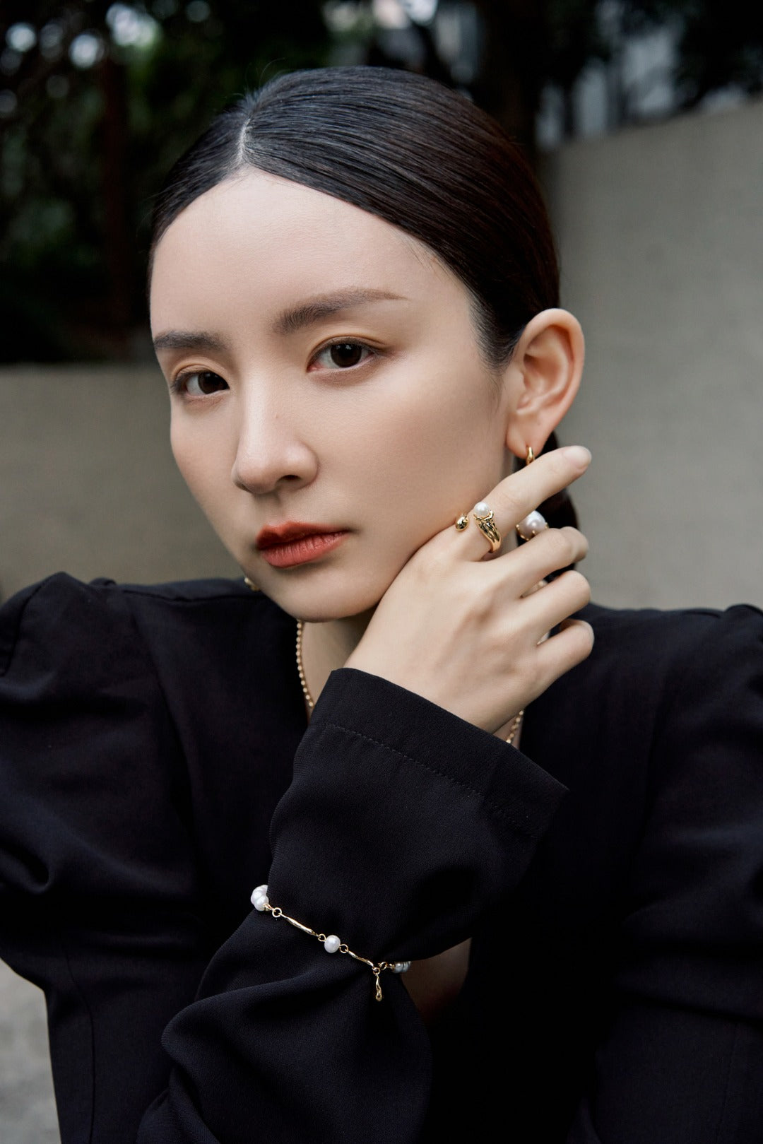 Gembea Jewelry Metal Flowing Pearl Open Ring