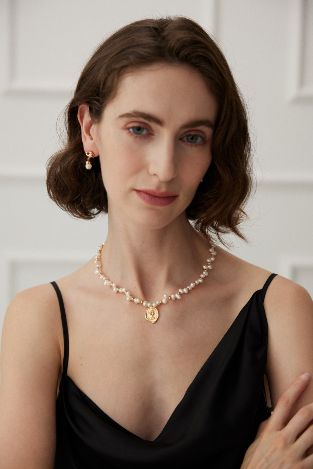 Gembea Jewelry Queen's Seal Pendant Pearl Necklace
