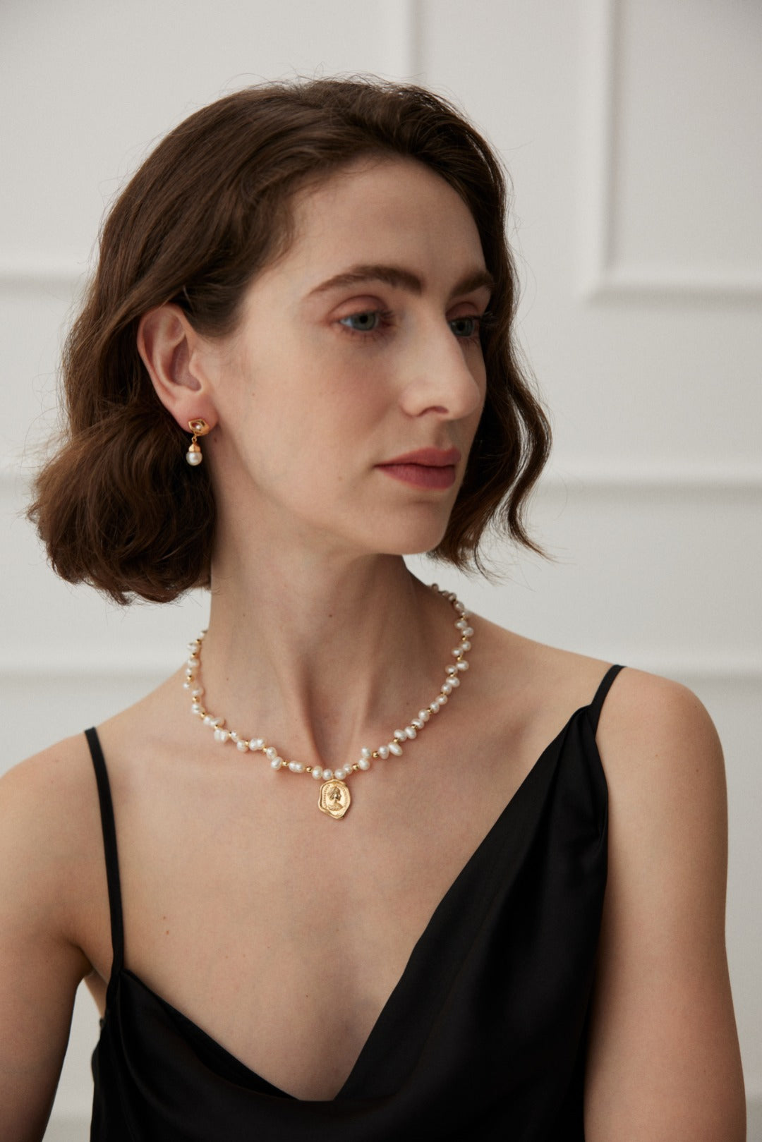 Gembea Jewelry Queen's Seal Pendant Pearl Necklace