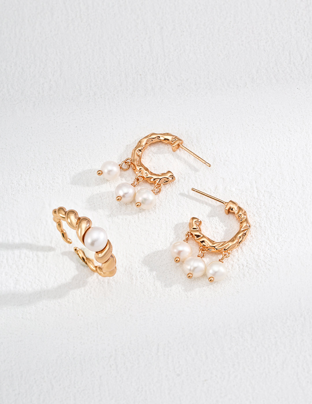 Gembea Jewelry Simple Vintage Gold Pearl Ring