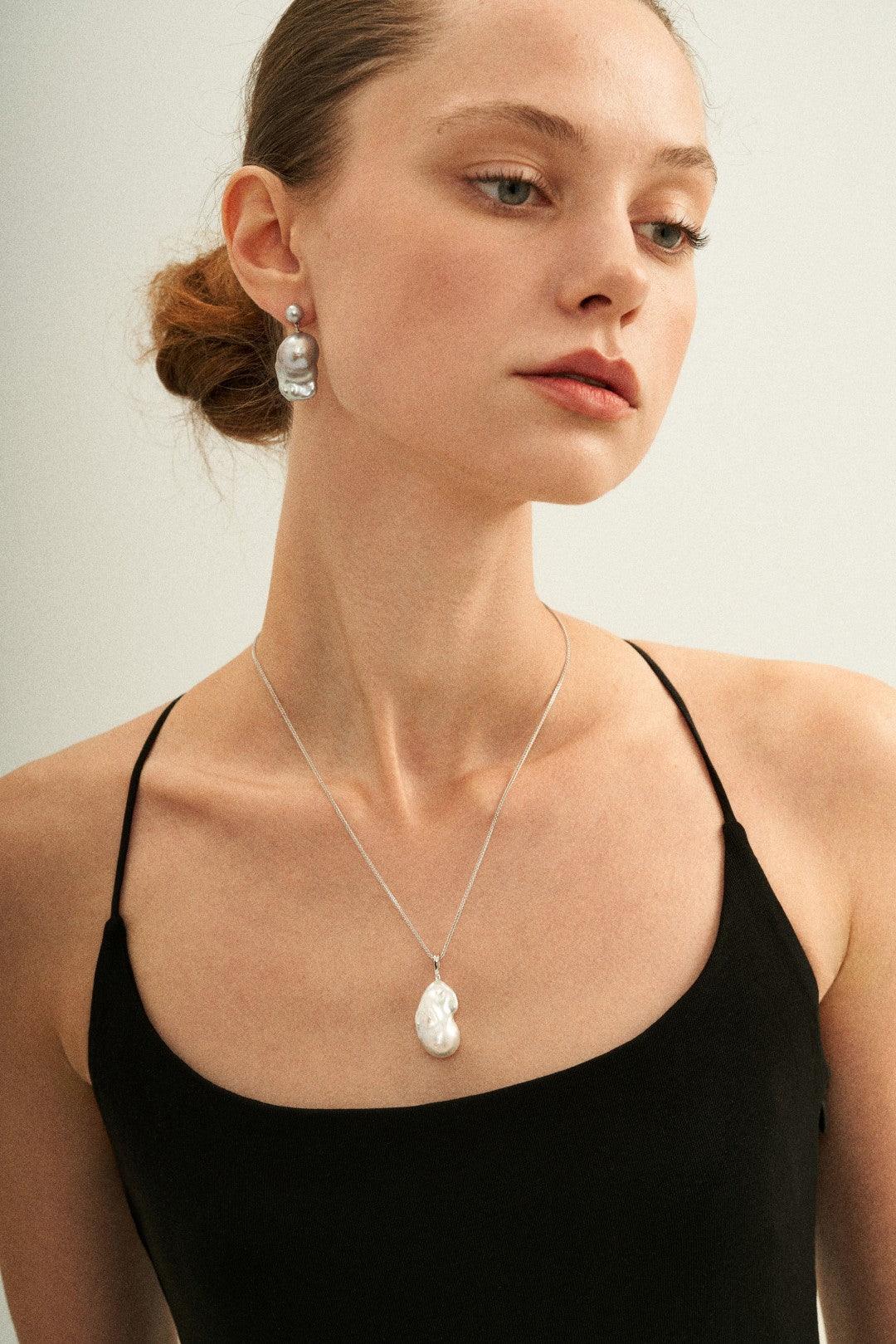 Silver Chain Baroque Pearl Pendant Necklace