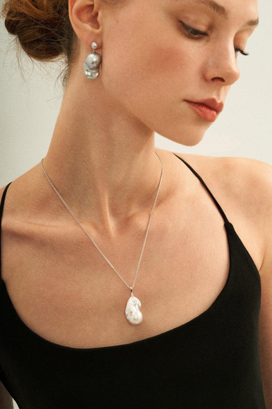 Silver Chain Baroque Pearl Pendant Necklace