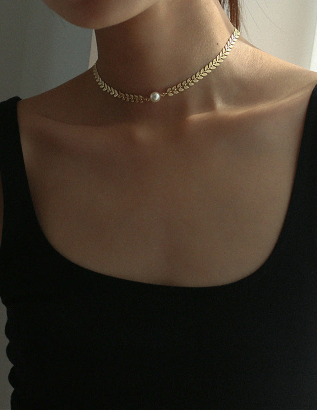 Simple Leaf Choker Necklace