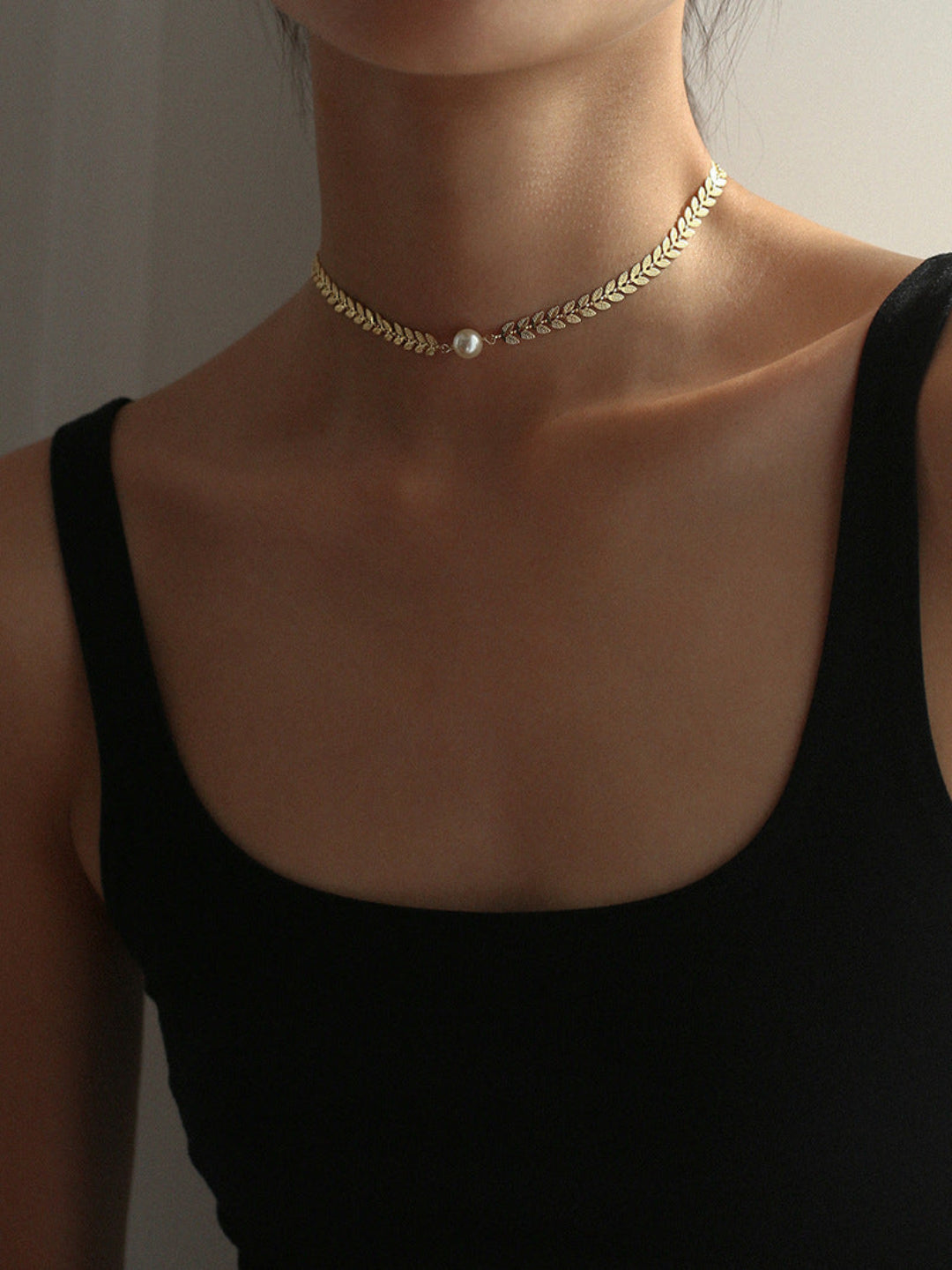 Simple Leaf Choker Necklace