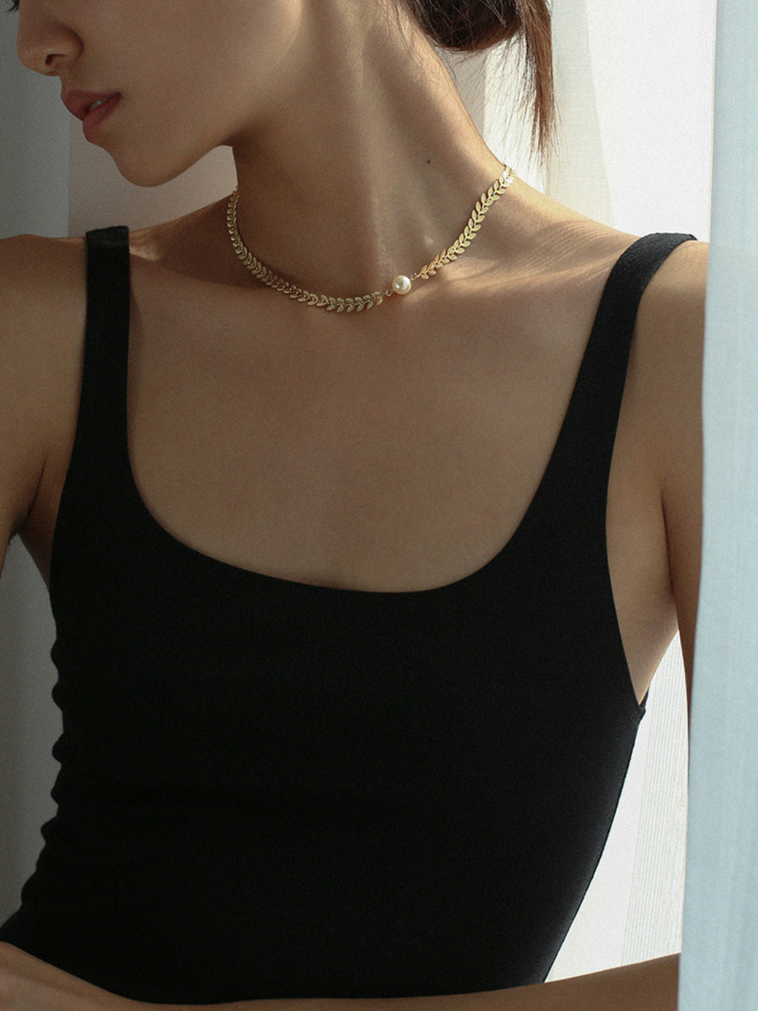 Simple Leaf Choker Necklace