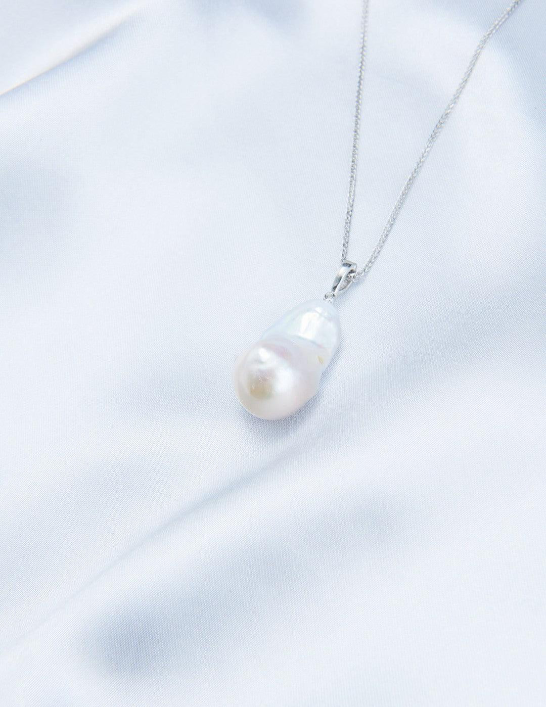 Silver Chain Baroque Pearl Pendant Necklace