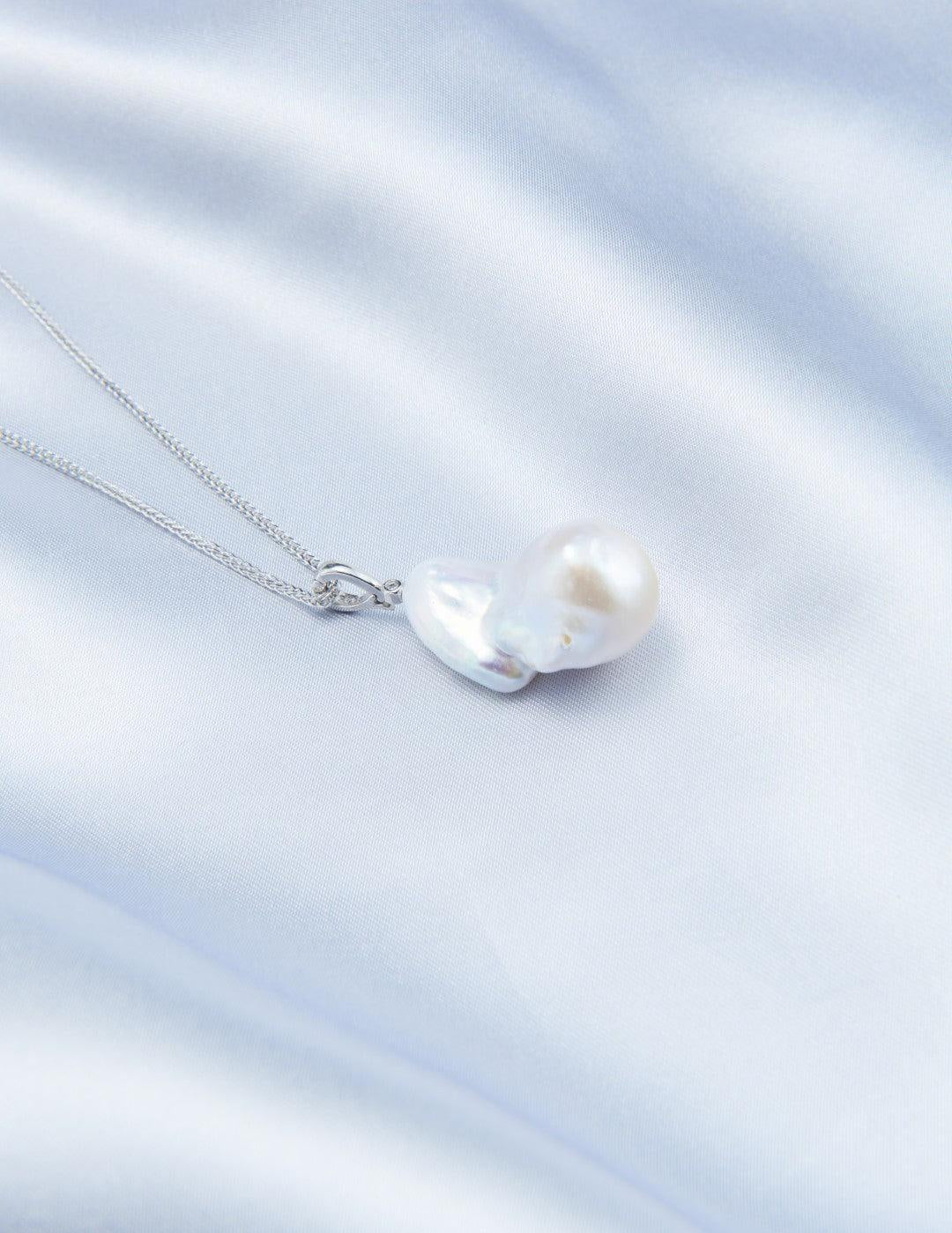 Silver Chain Baroque Pearl Pendant Necklace