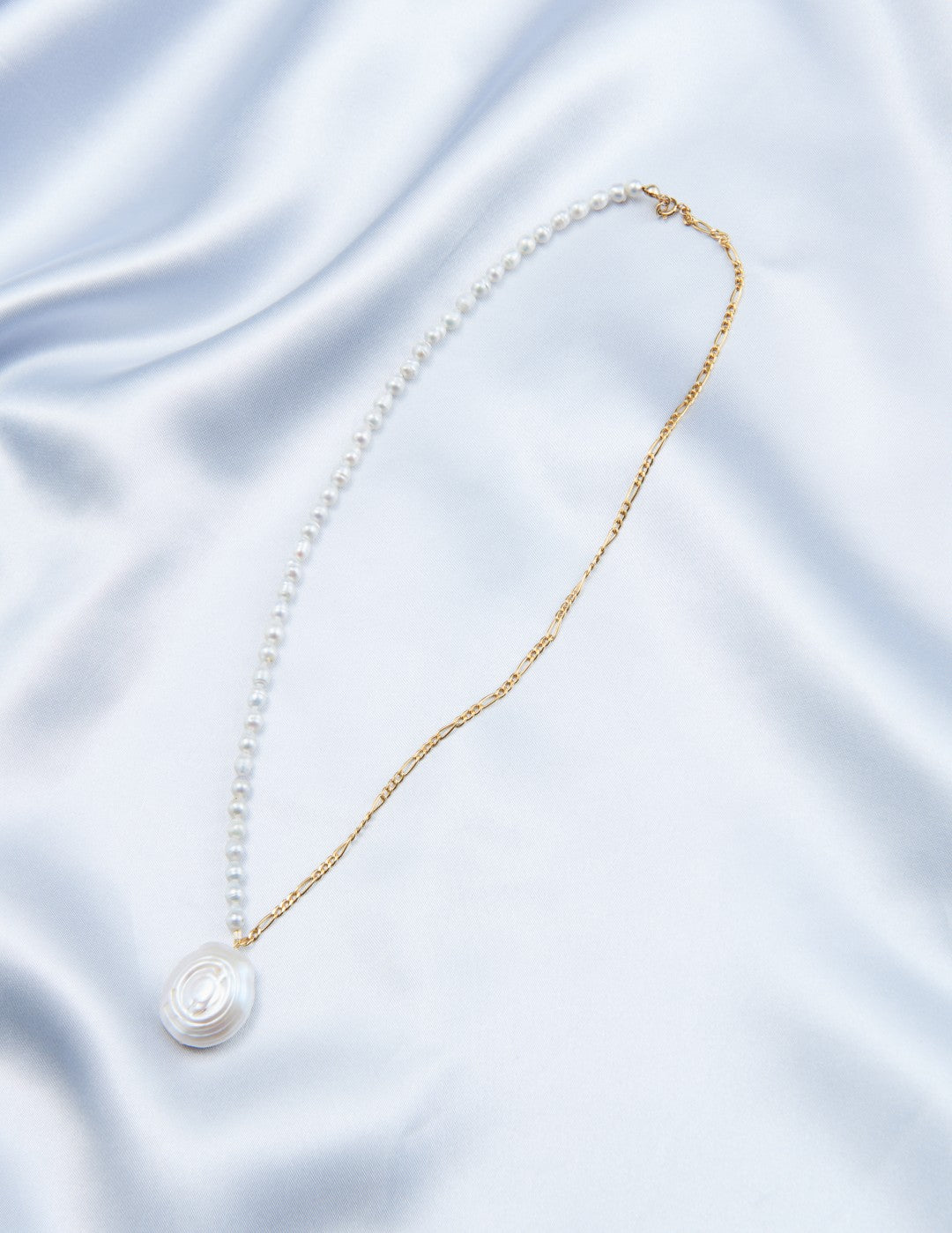 Round Baroque Pendant Chain Pearl Necklace