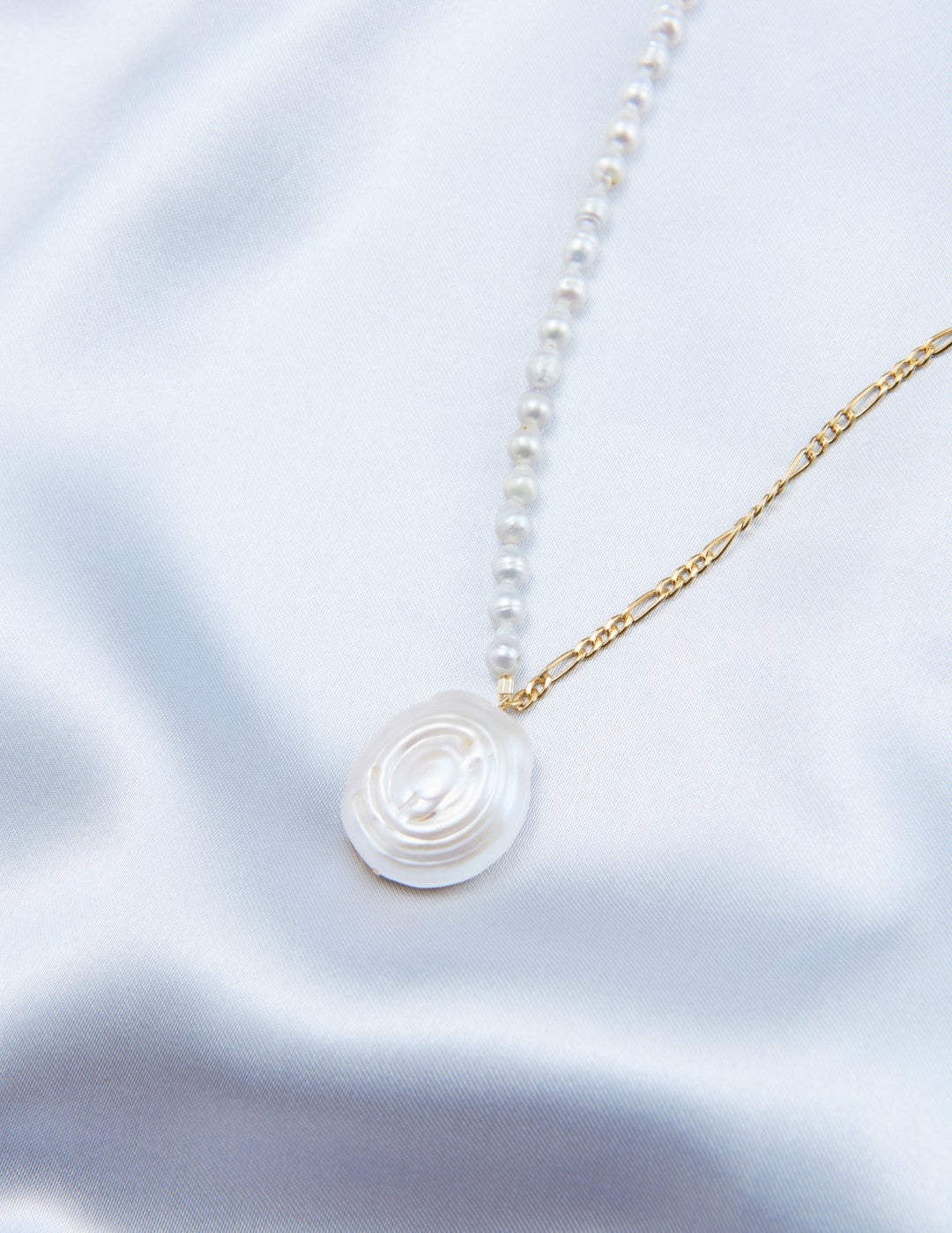 Round Baroque Pendant Chain Pearl Necklace