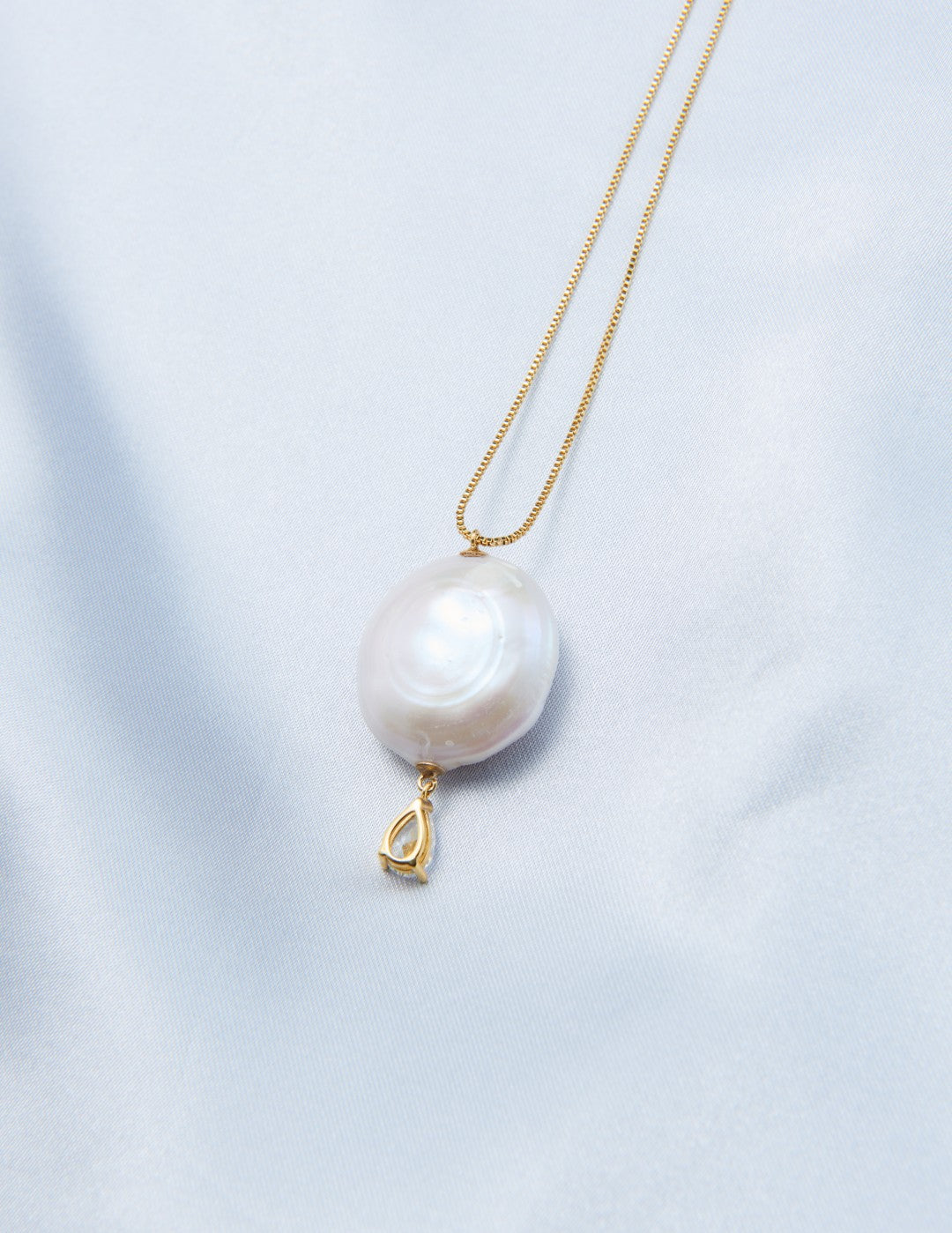 Round Baroque Pendant Chain Pearl Necklace