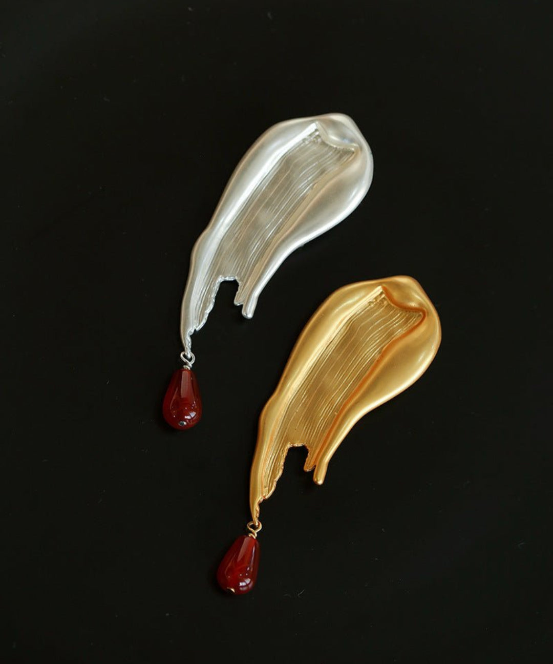 A touch of Oil Painting Red Agate Brooch gembea jewelry