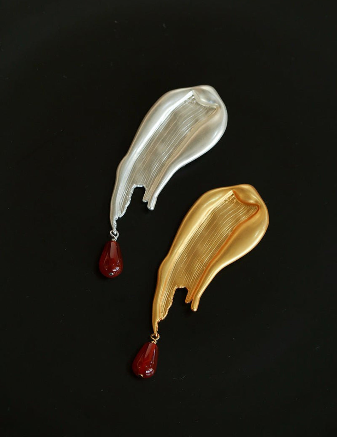 A touch of Oil Painting Red Agate Brooch gembea jewelry