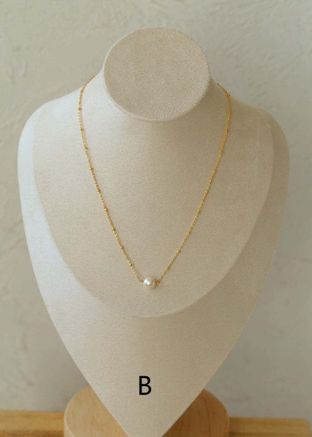 Overlay Natural Pearl Pendant Necklace