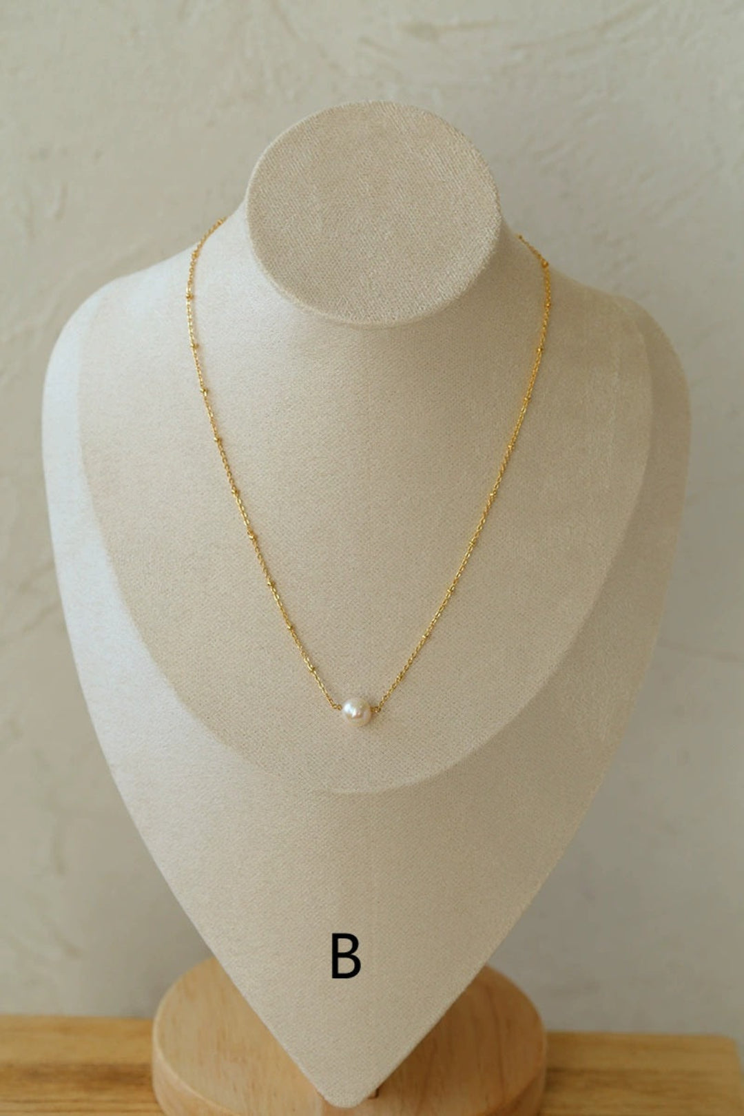 Overlay Natural Pearl Pendant Necklace