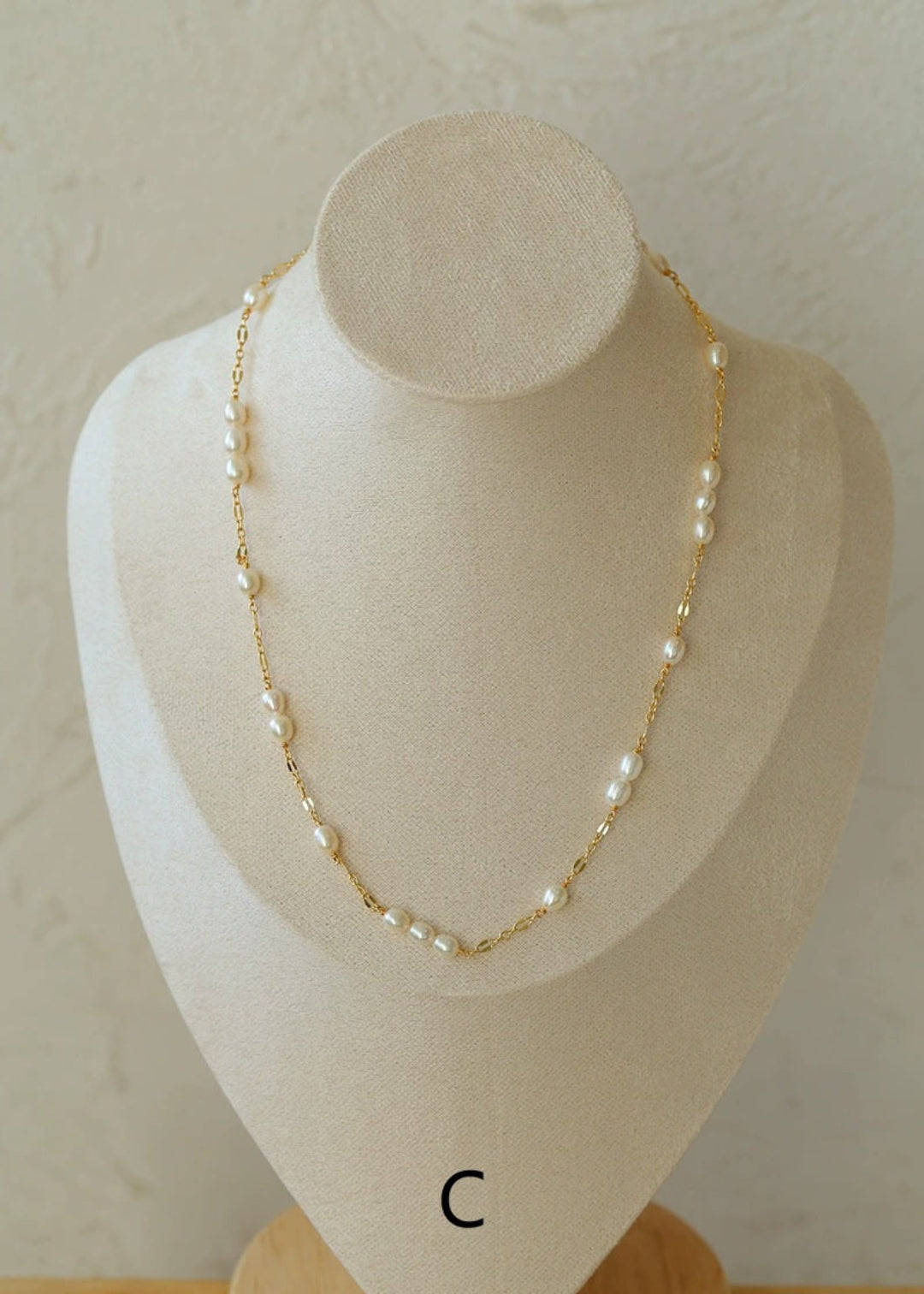 Overlay Natural Pearl Pendant Necklace