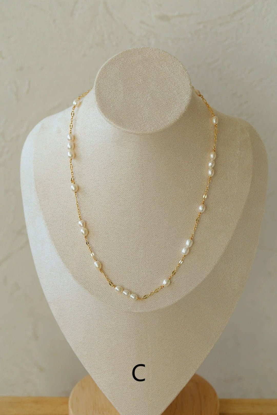 Overlay Natural Pearl Pendant Necklace