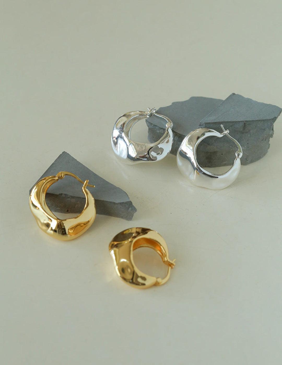 Commuter Twist Floral Geometric Metal Earrings - Gembea Jewelry