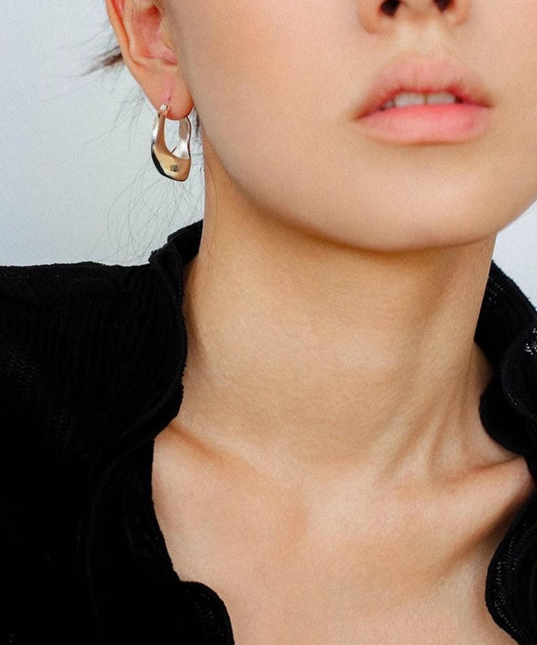 Commuter Twist Floral Geometric Metal Earrings - Gembea Jewelry