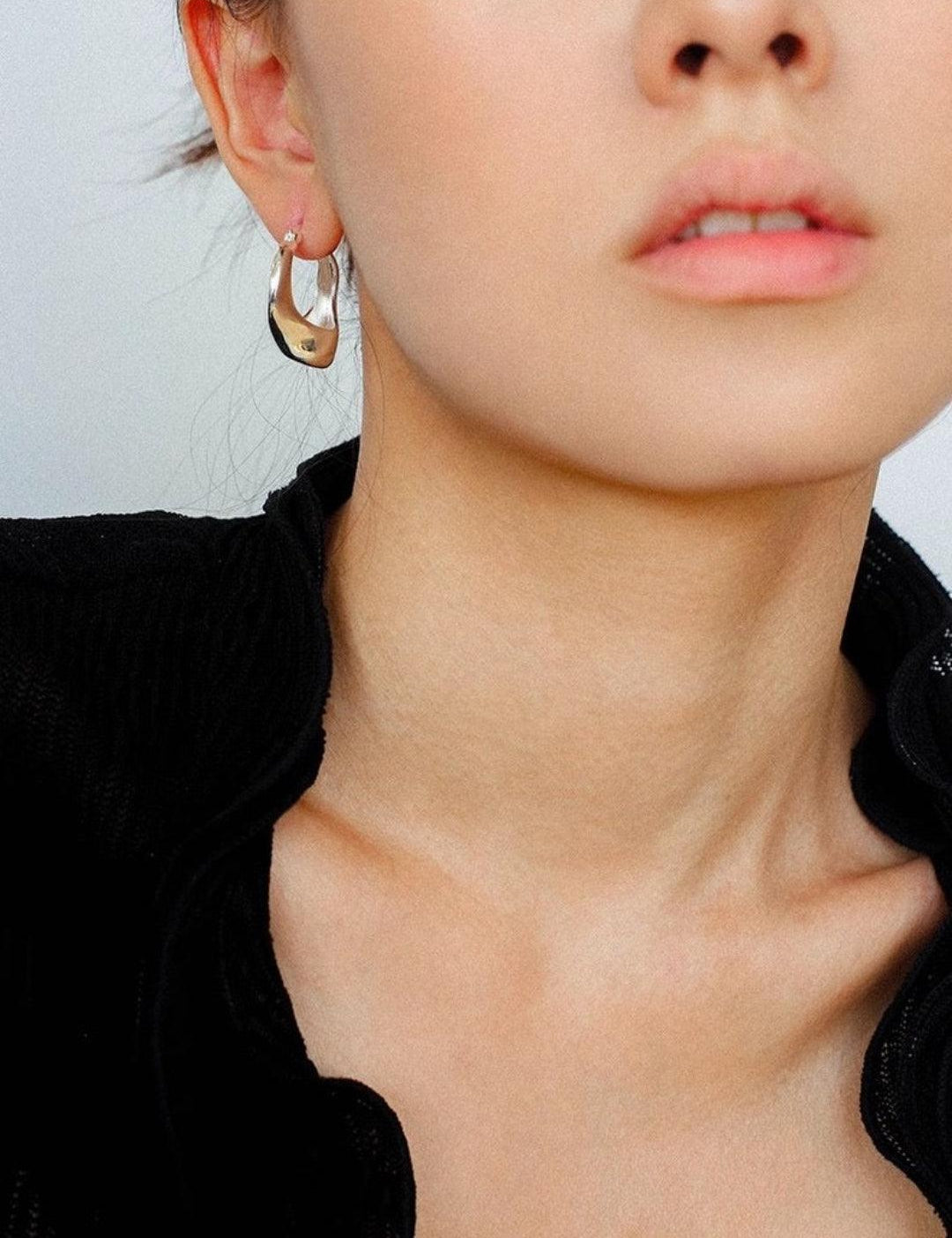Commuter Twist Floral Geometric Metal Earrings - Gembea Jewelry