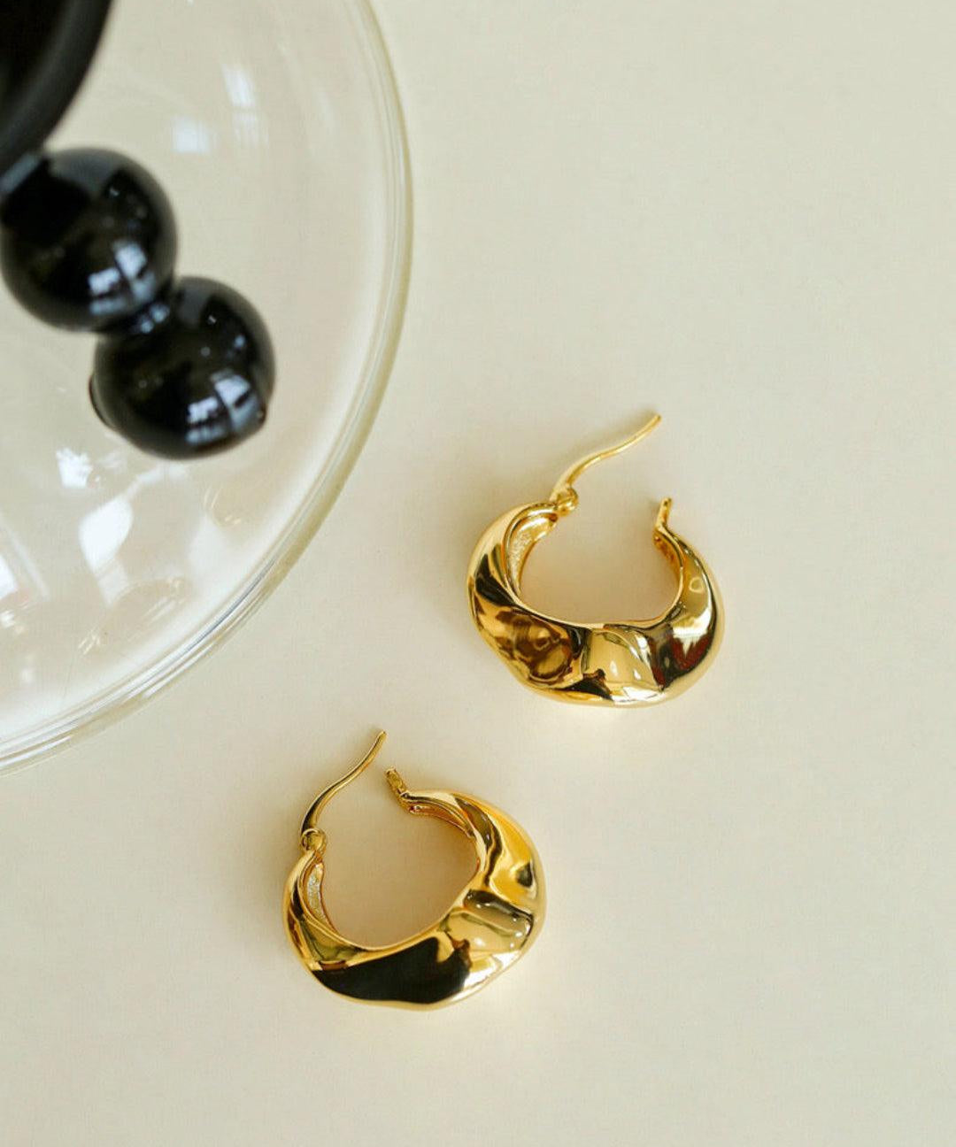 Commuter Twist Floral Geometric Metal Earrings - Gembea Jewelry