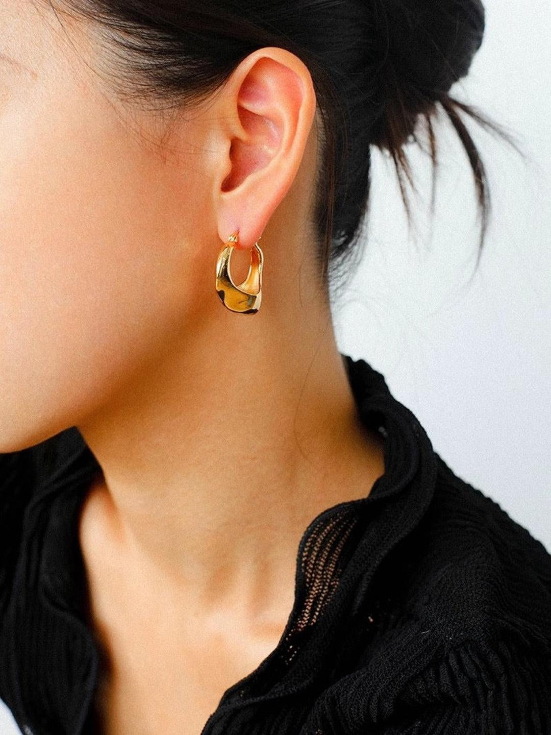 Commuter Twist Floral Geometric Metal Earrings - Gembea Jewelry