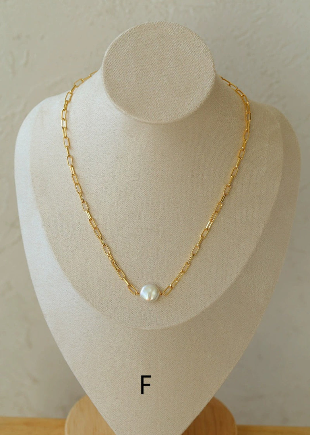 Overlay Natural Pearl Pendant Necklace