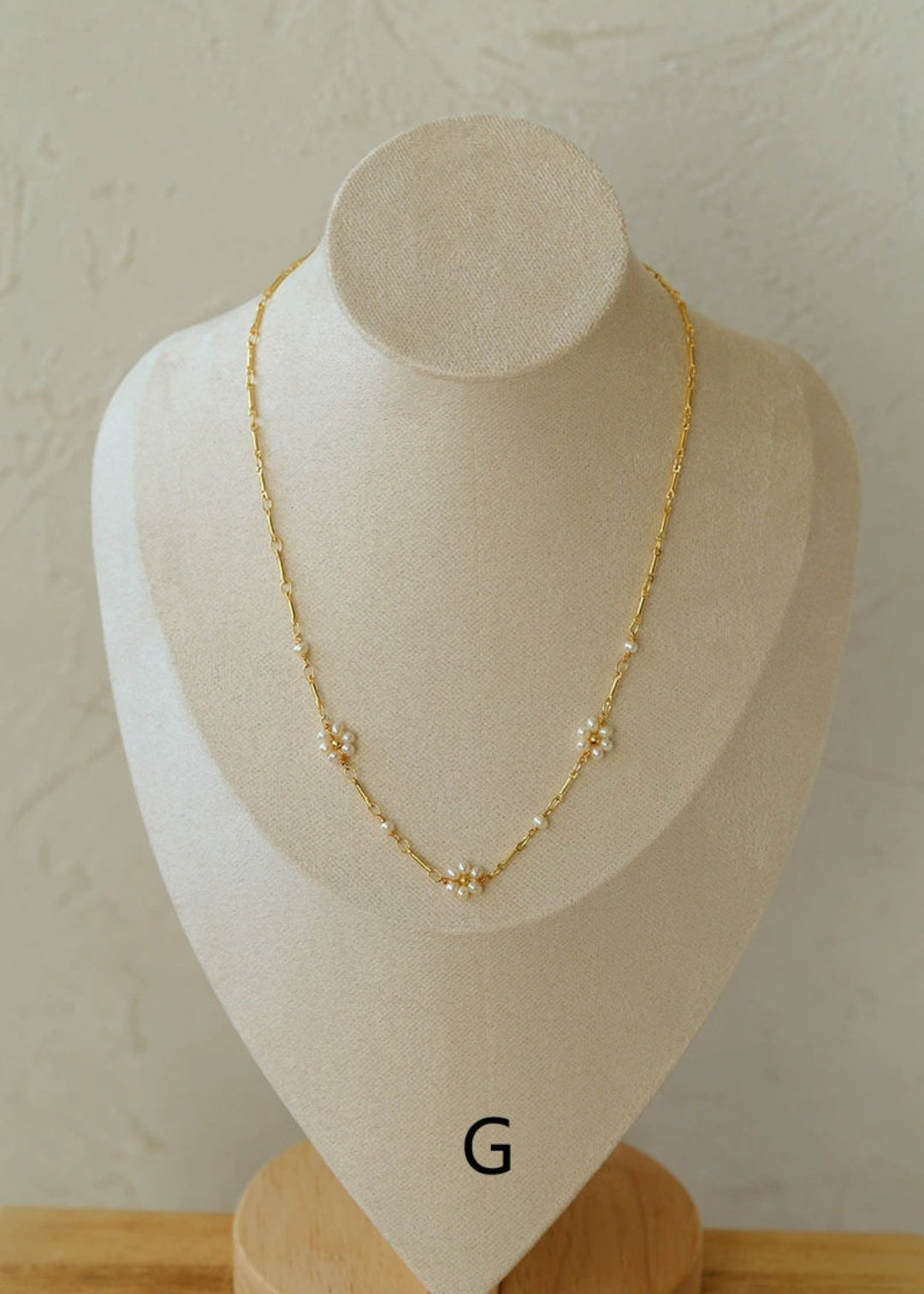 Overlay Natural Pearl Pendant Necklace