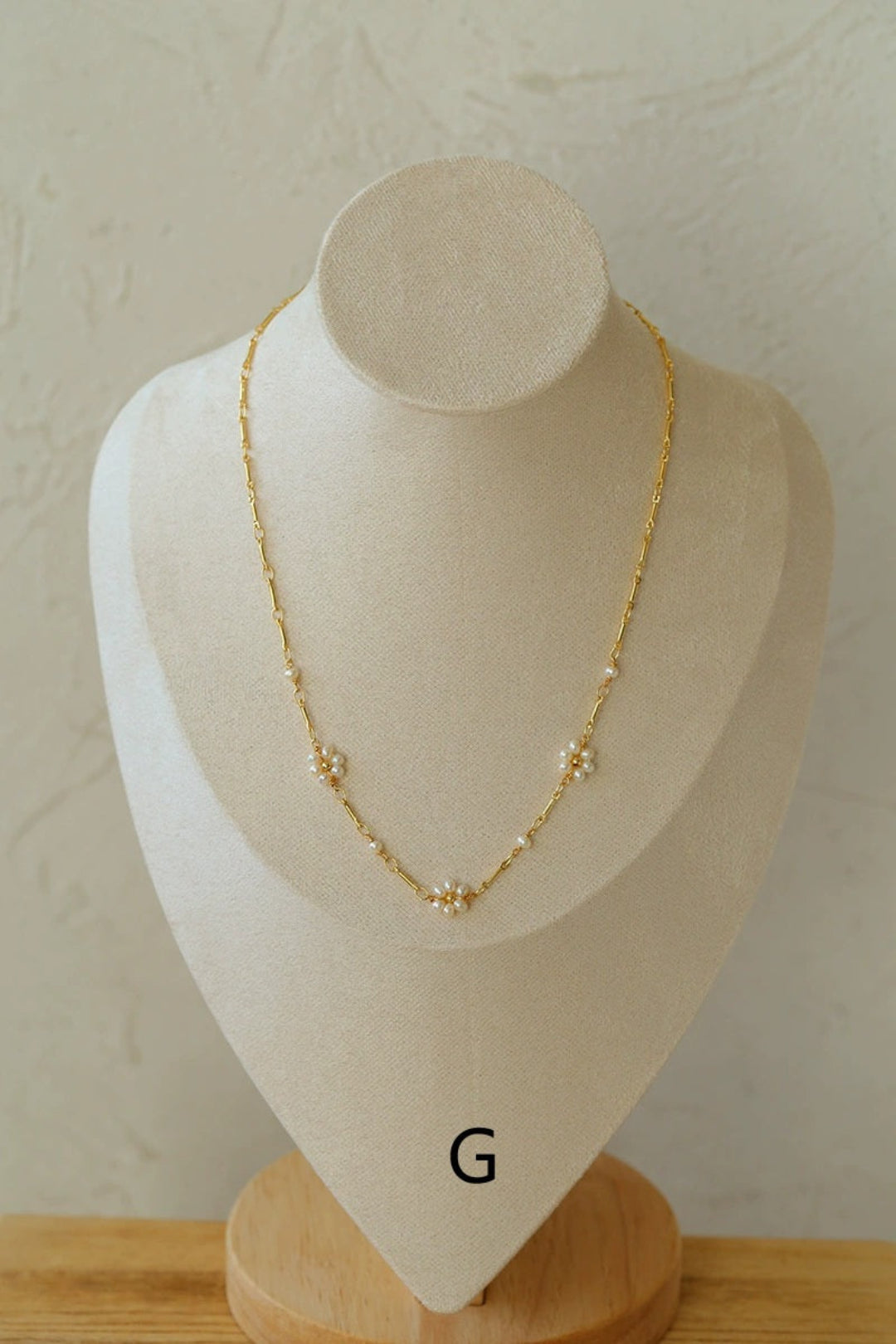 Overlay Natural Pearl Pendant Necklace