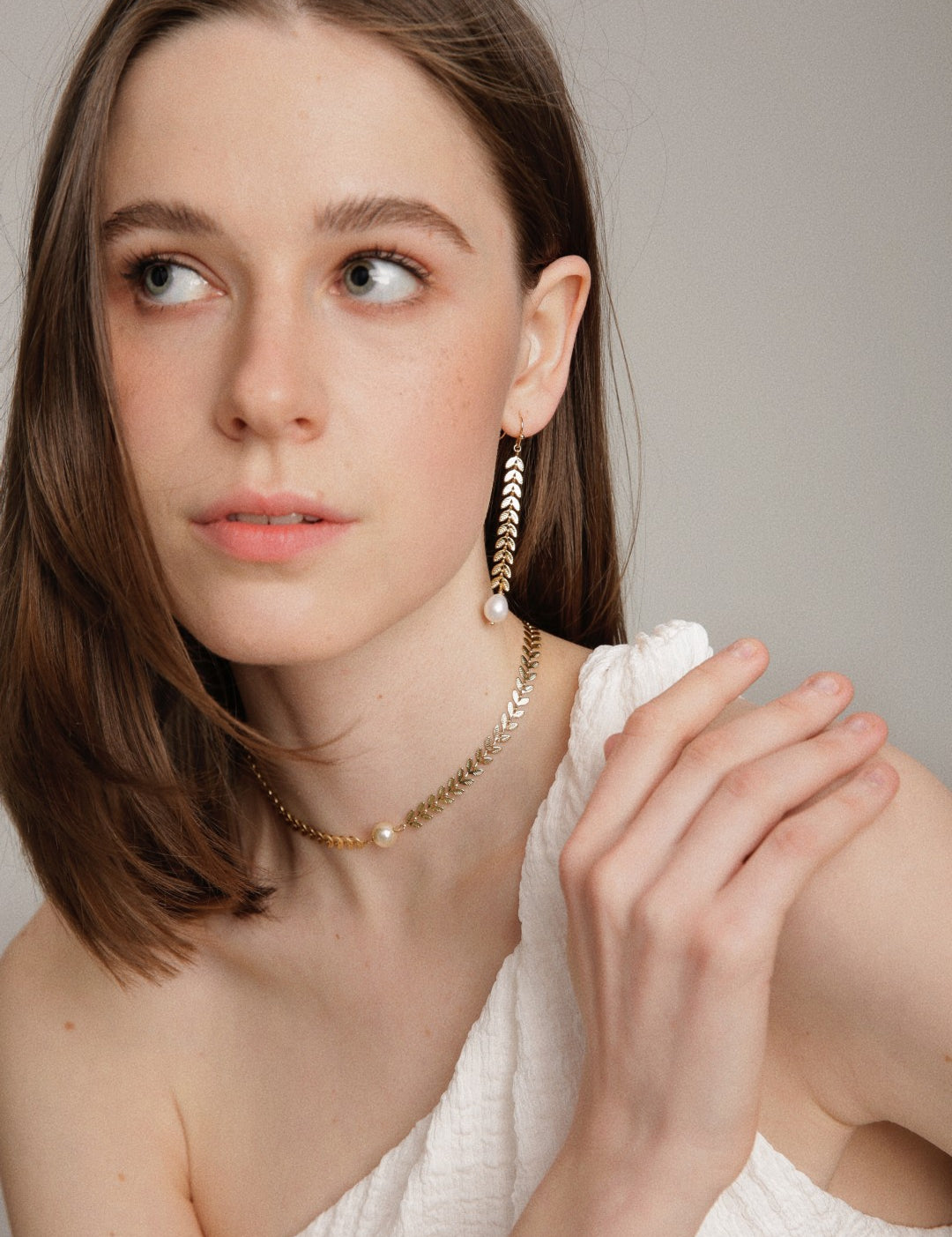 Gembea Jewelry Love and the City Leaf Choker Necklace