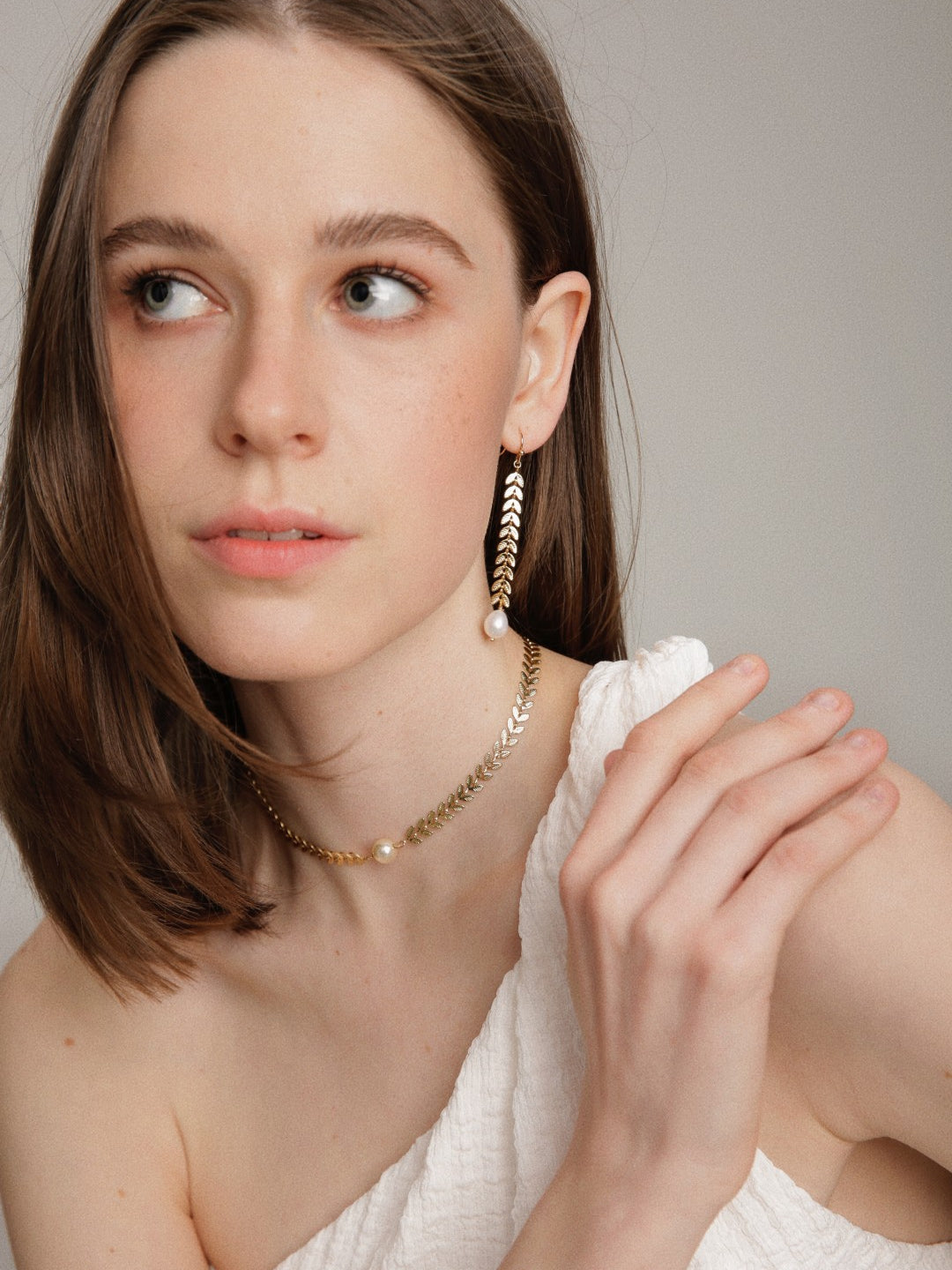 Gembea Jewelry Love and the City Leaf Choker Necklace