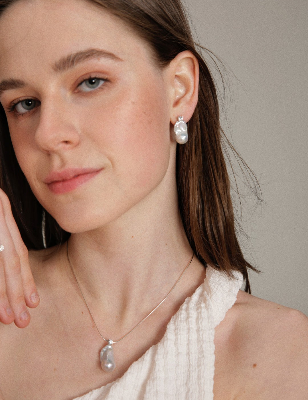 Gembea Jewelry Baroque Pendant Chain Necklace