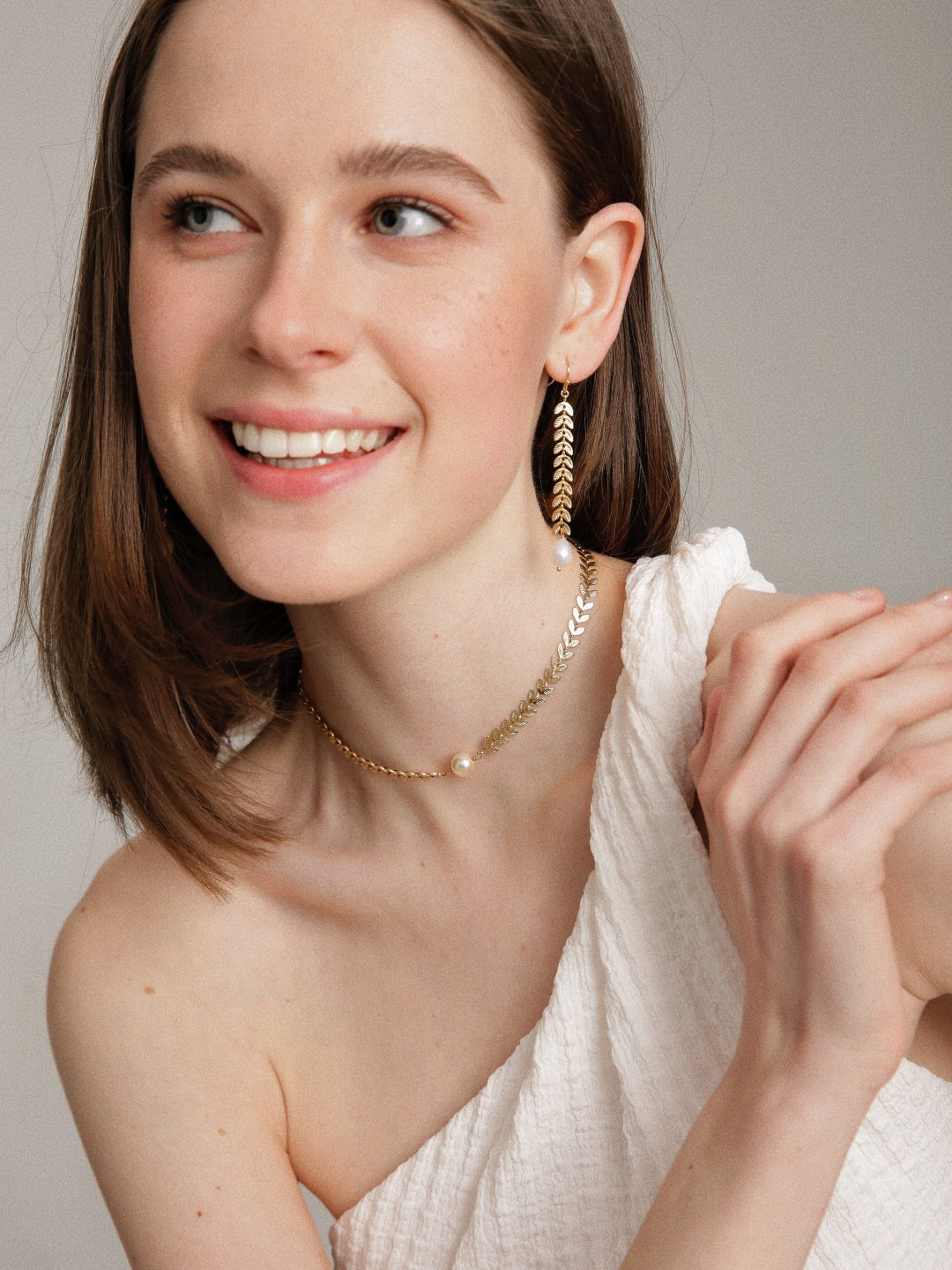 Gembea Jewelry Love and the City Leaf Choker Necklace