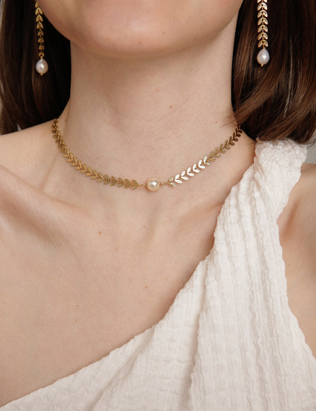 Gembea Jewelry Love and the City Leaf Choker Necklace