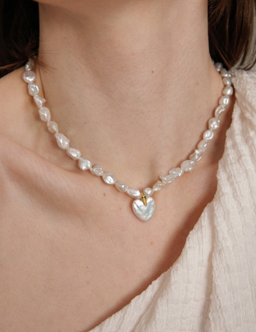 Gembea JewelryLove Pendant Shaped Baroque Pearl Beaded Necklace