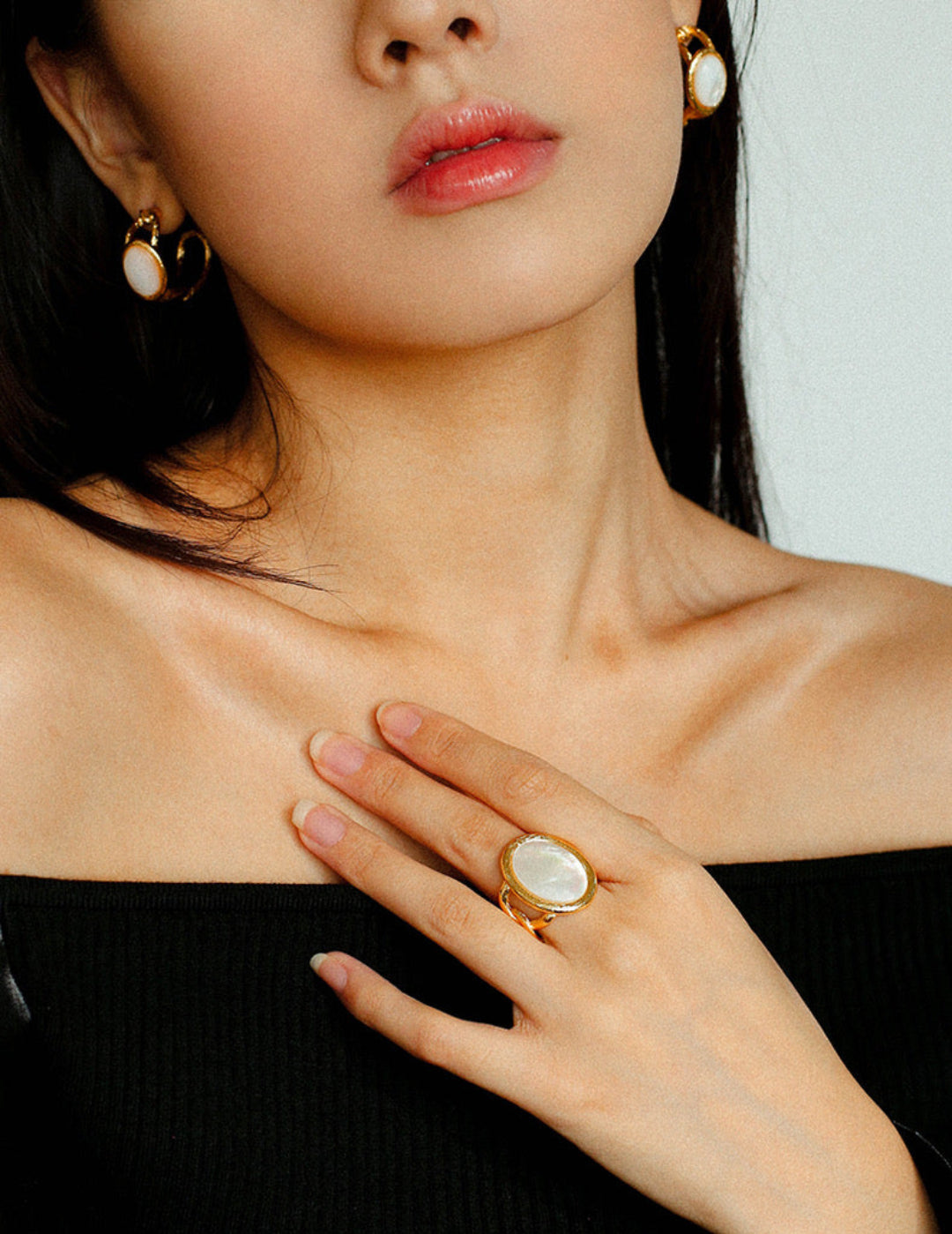 Oval White Mother of Pearl Open Ring