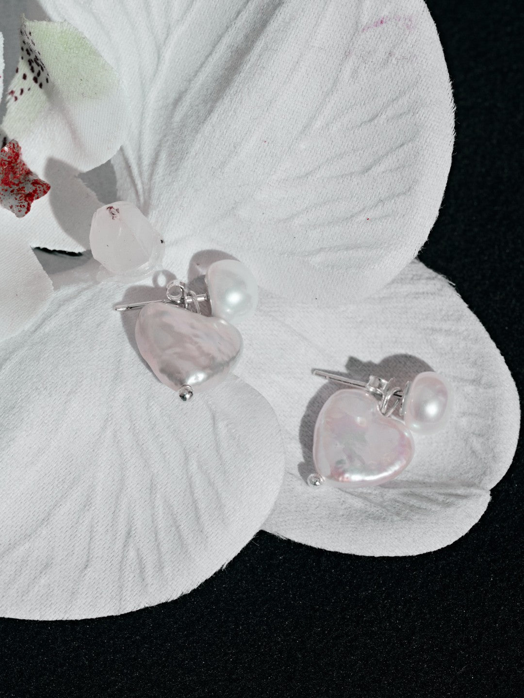 Lumi Heart Baroque Pearl Stud Earrings gembea jewelry