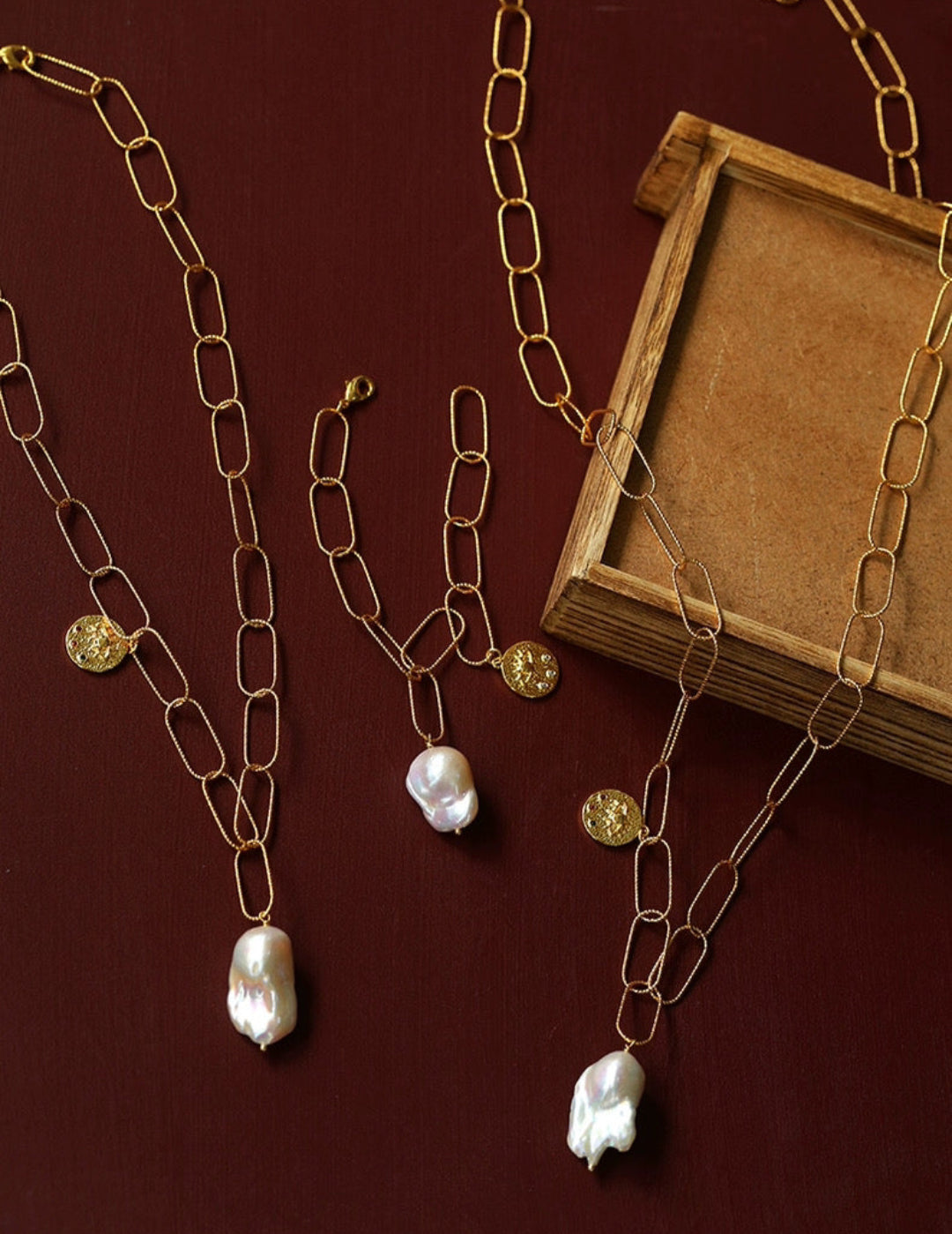 Metal Chain Baroque Pearl Pendant Necklace