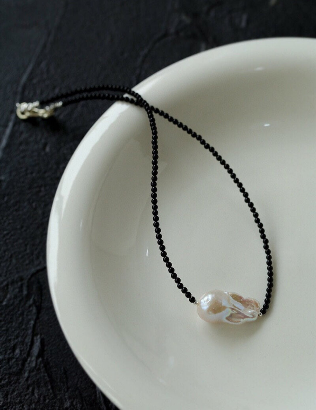 Minimalist Baroque Pearl Black Agate Beaded Necklace-Gembea Jewelry