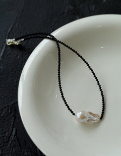 Minimalist Baroque Pearl Black Agate Beaded Necklace-Gembea Jewelry